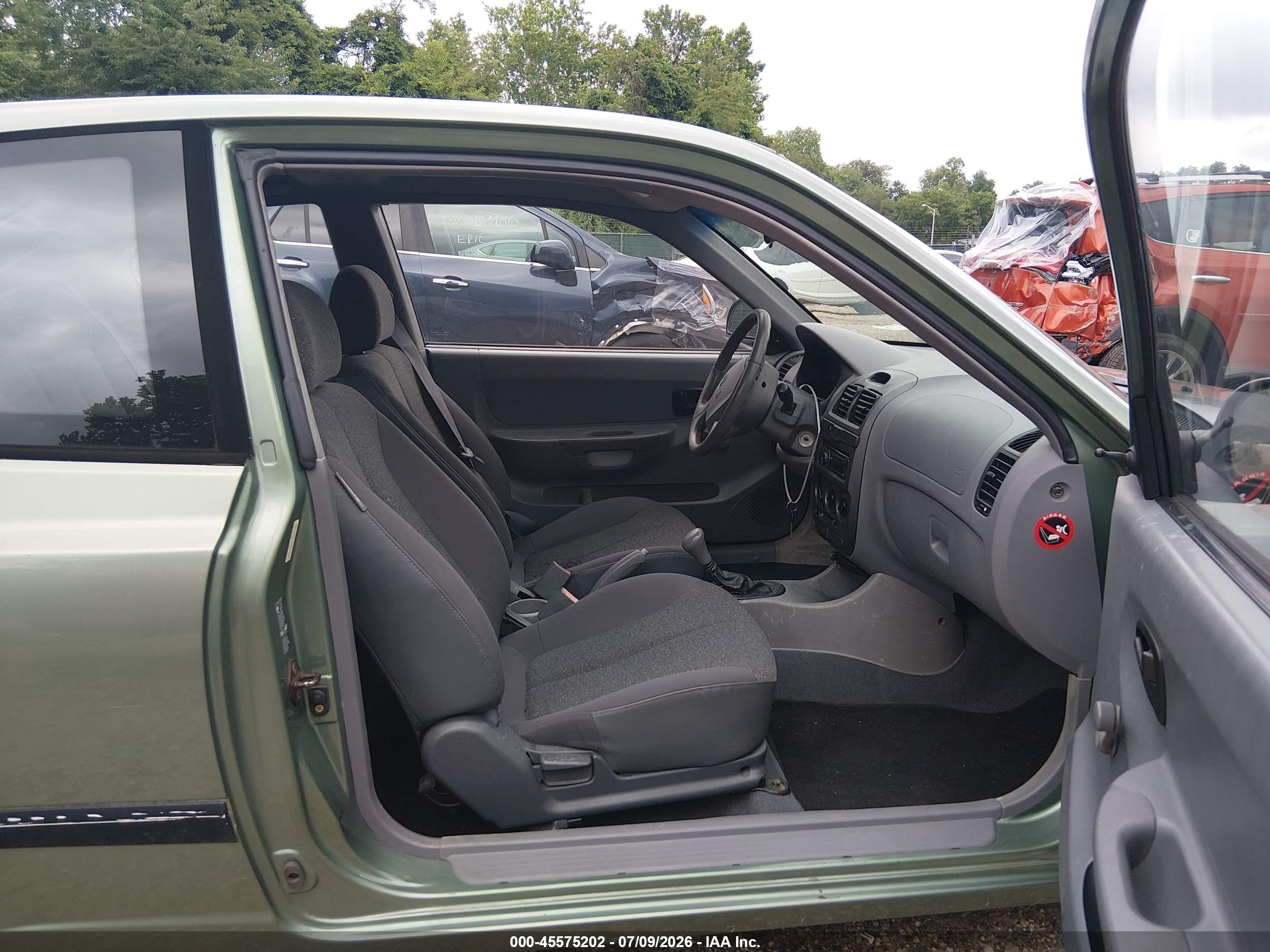 2004 Hyundai Accent   Green vin: KMHCF35C54U299866