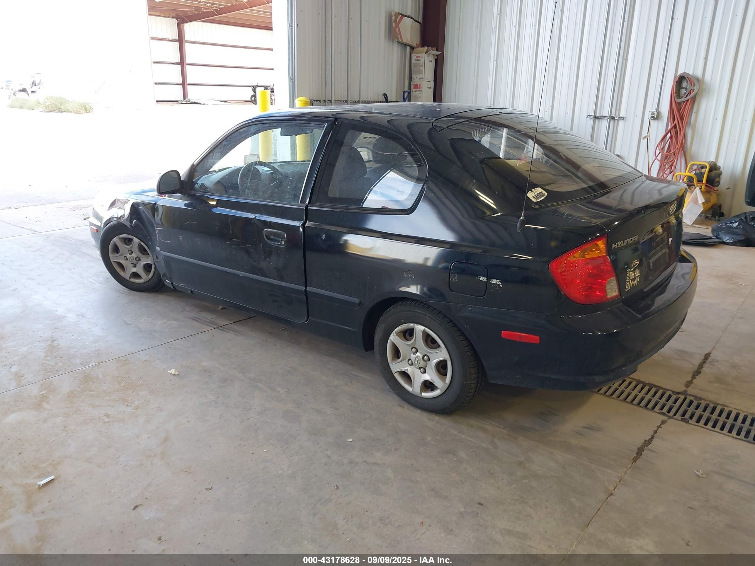 2004 Hyundai Accent   Black vin: KMHCF35C74U310141