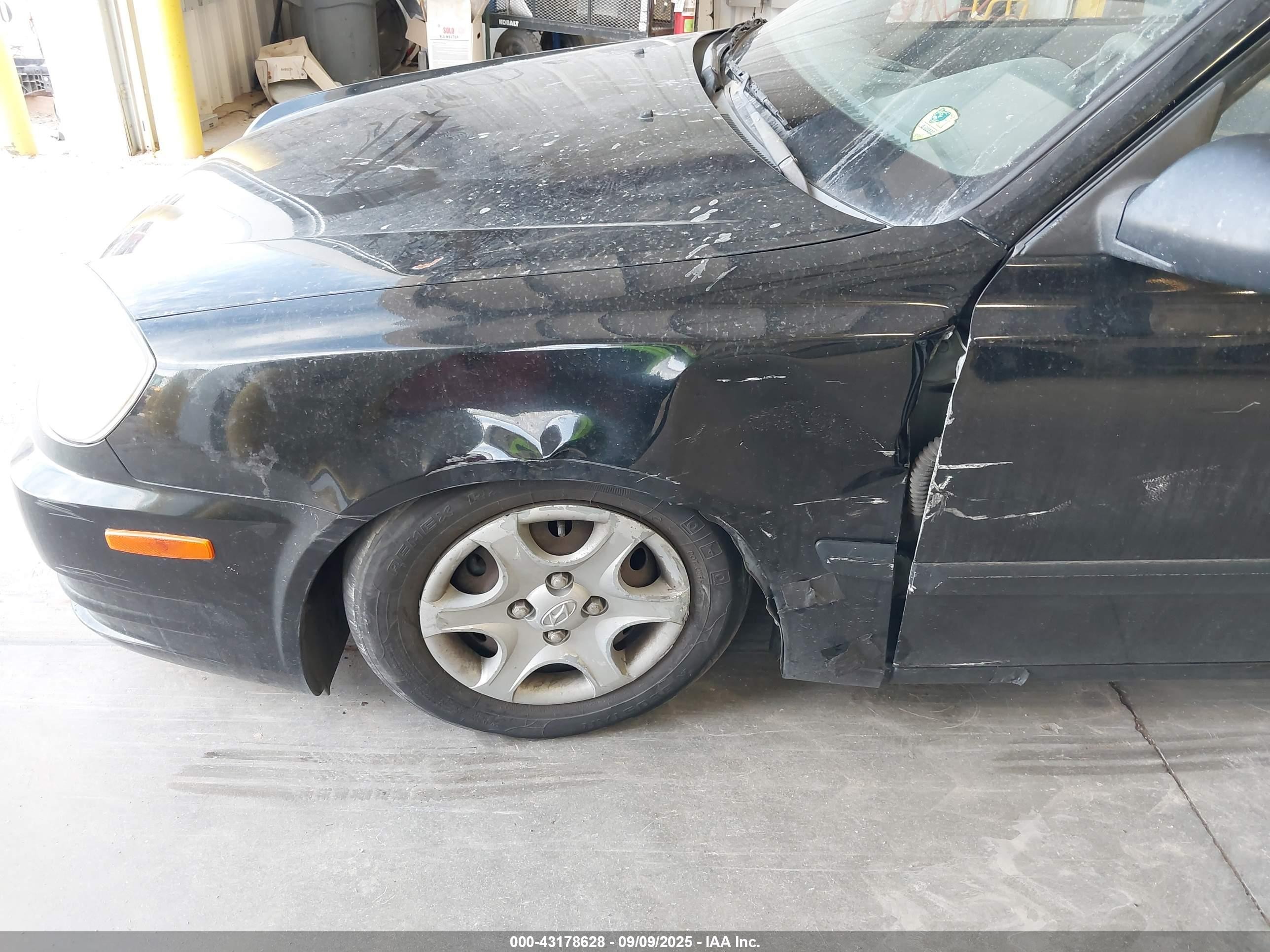 2004 Hyundai Accent   Black vin: KMHCF35C74U310141