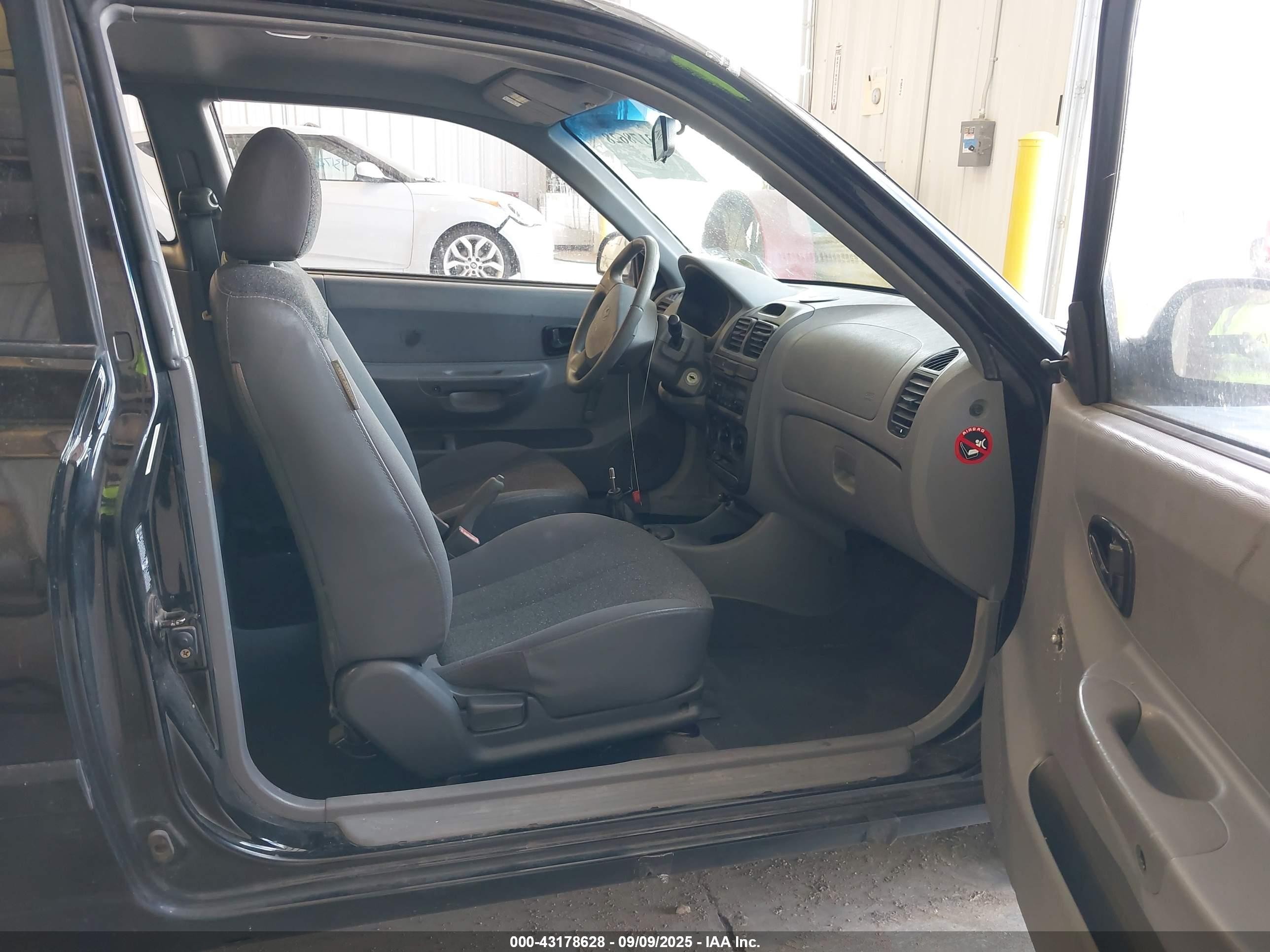 2004 Hyundai Accent   Black vin: KMHCF35C74U310141