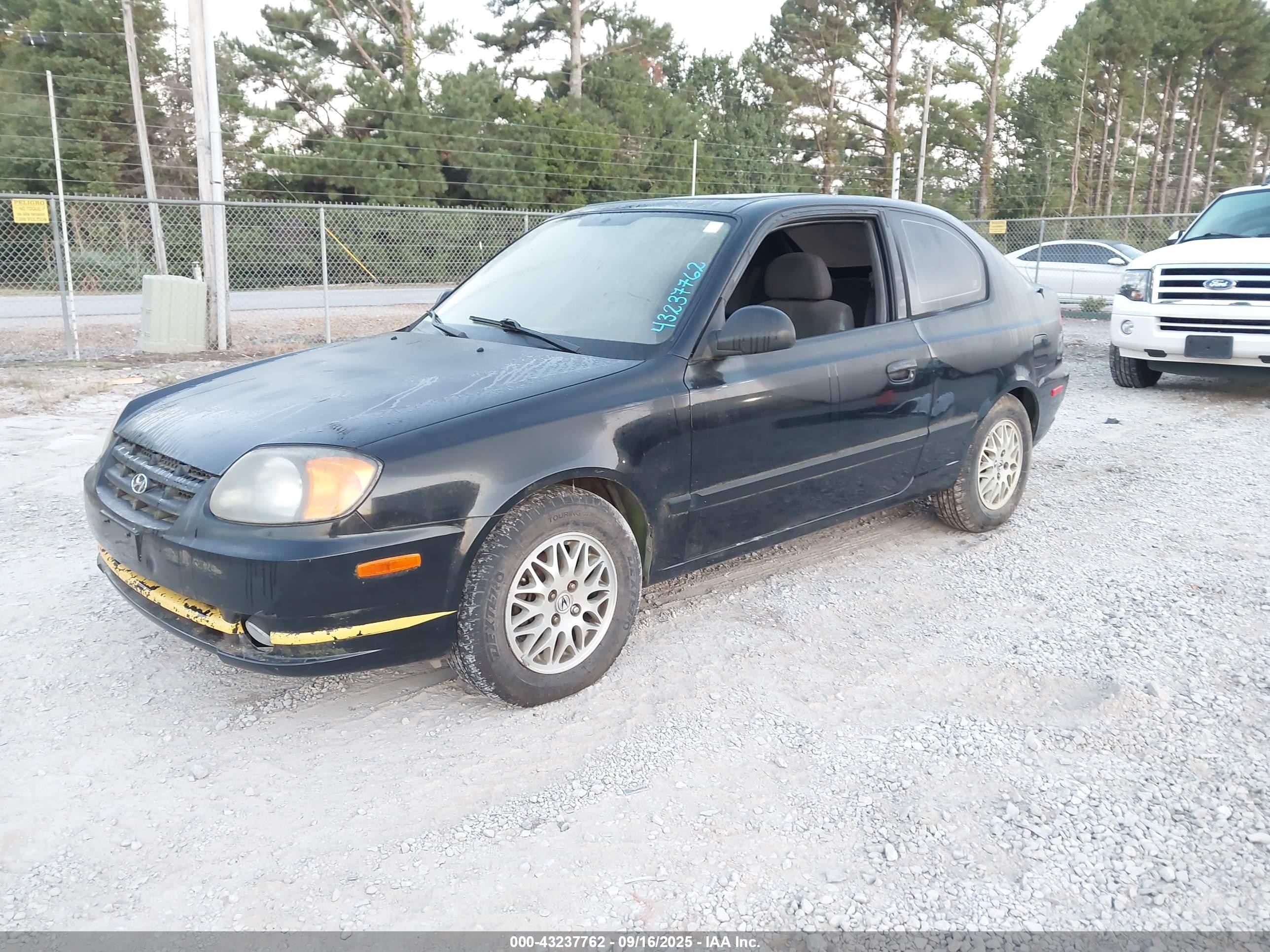 2004 Hyundai Accent   Black vin: KMHCF35C94U289597