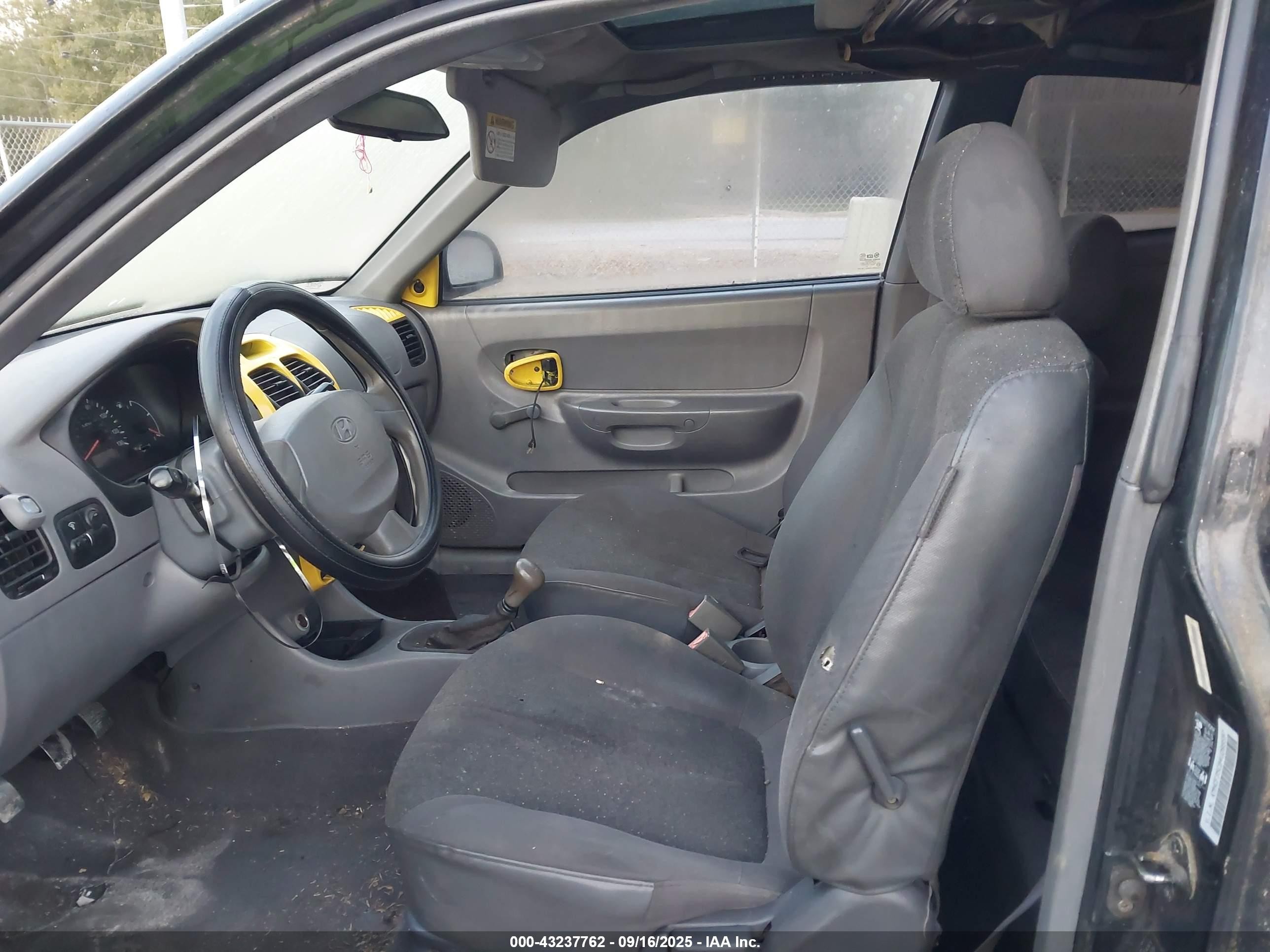 2004 Hyundai Accent   Black vin: KMHCF35C94U289597