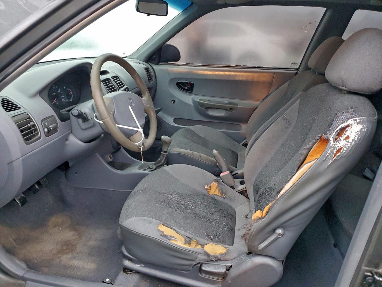 2001 Hyundai Accent L Серый vin: KMHCF35G11U101251