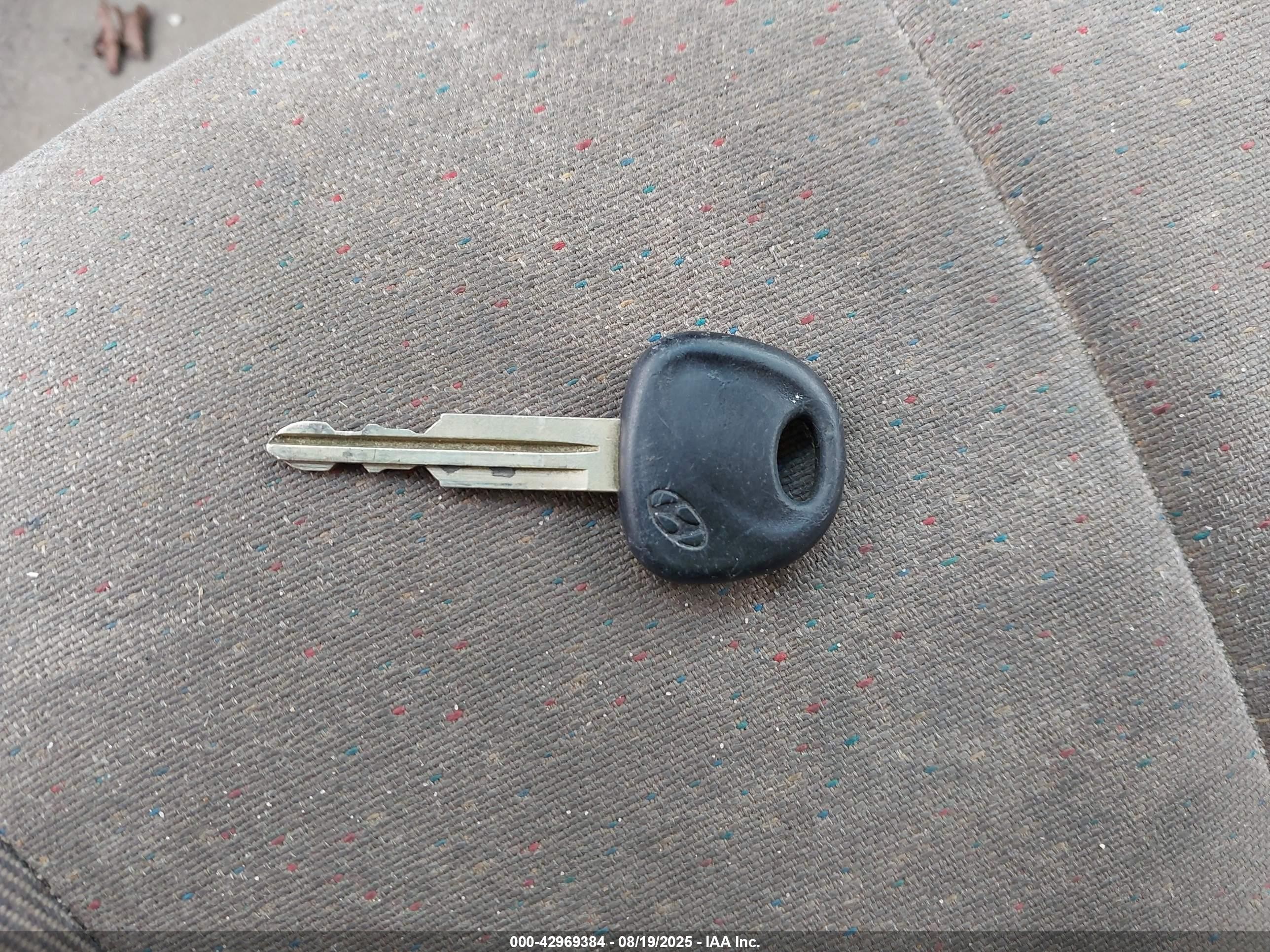 2002 Hyundai Accent L Silver vin: KMHCF35G12U230303