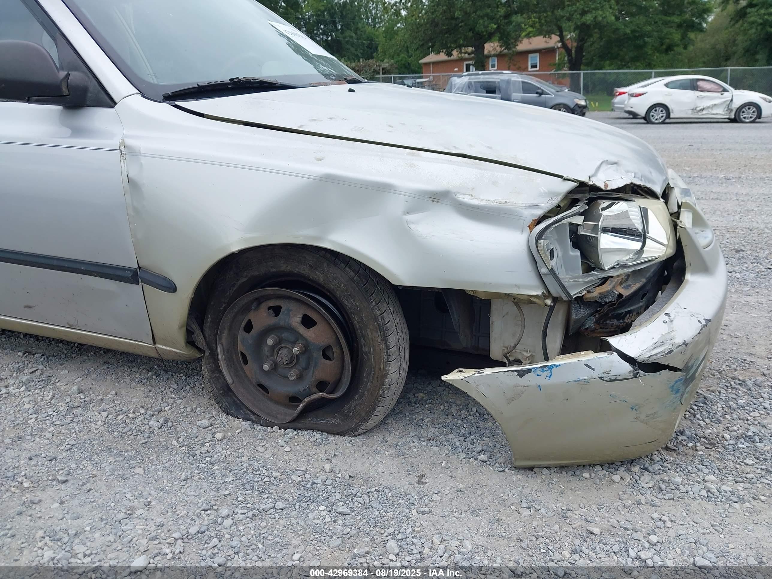 2002 Hyundai Accent L Silver vin: KMHCF35G12U230303