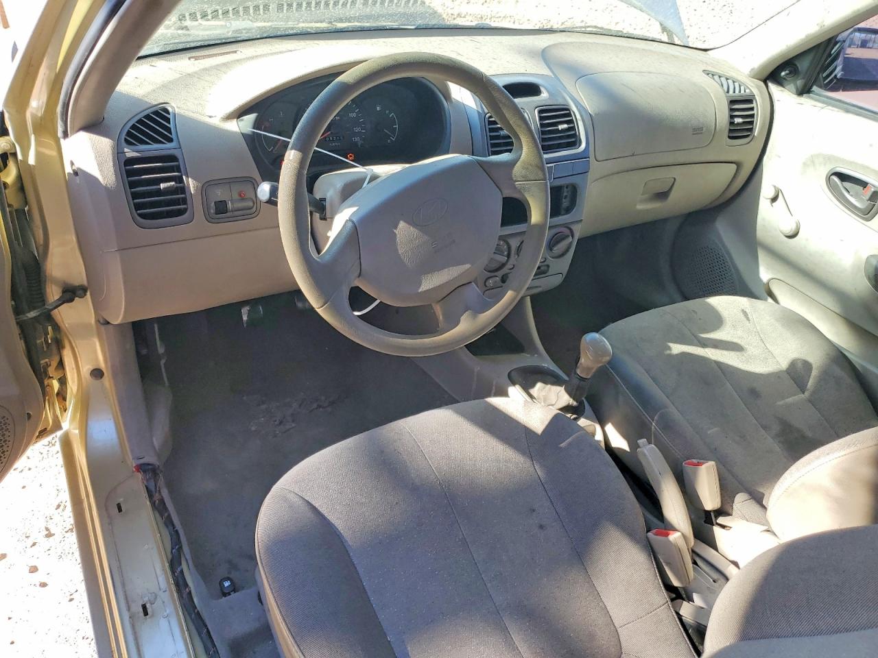 2001 Hyundai Accent L Gold vin: KMHCF35G61U149781