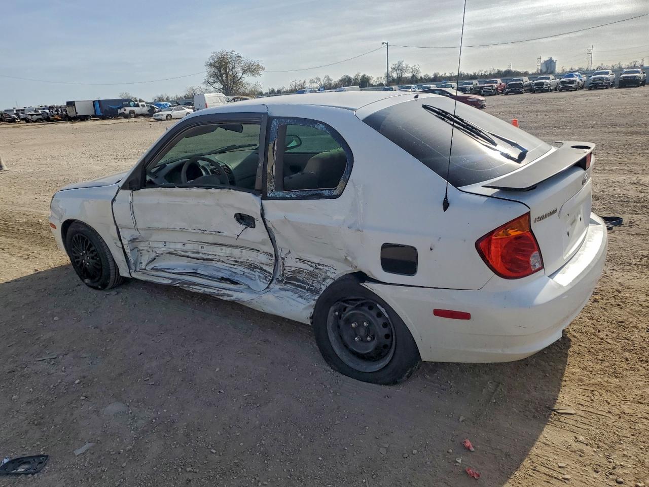 2004 Hyundai Accent Gl White vin: KMHCG35C04U285872