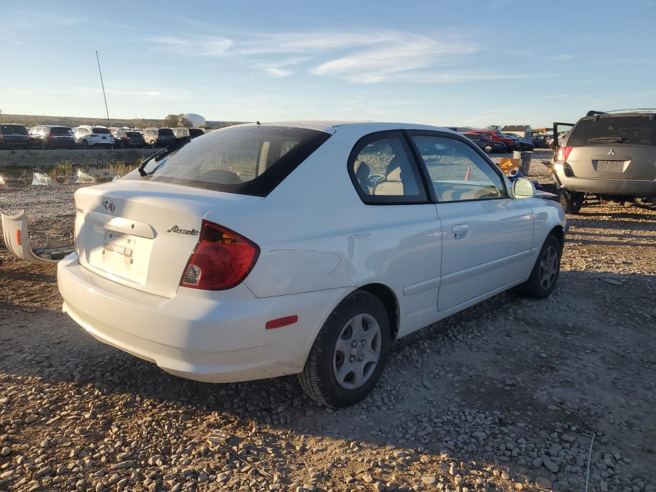 2004 Hyundai Accent Gl Белый vin: KMHCG35C54U285740