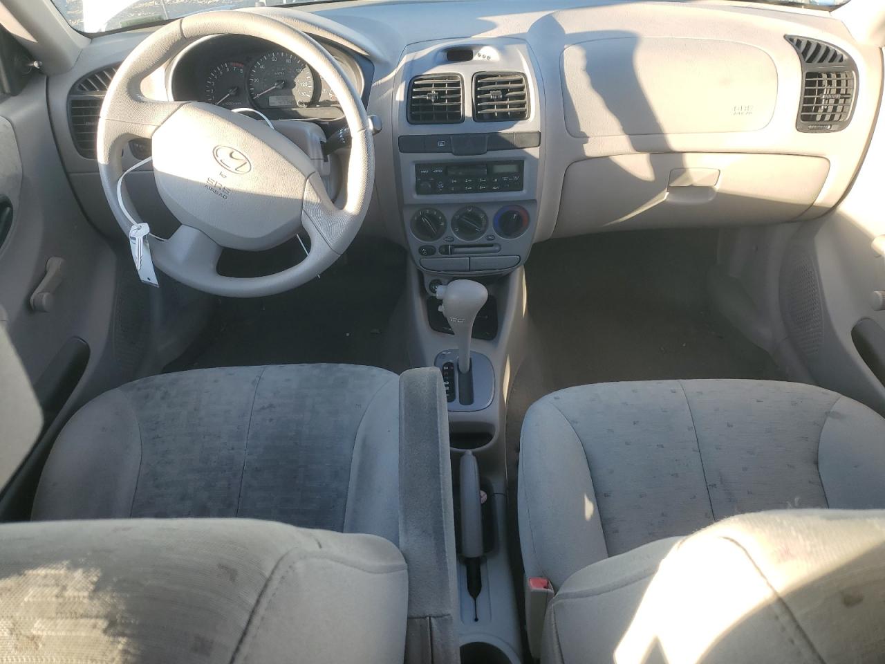 2004 Hyundai Accent Gl Белый vin: KMHCG35C54U285740