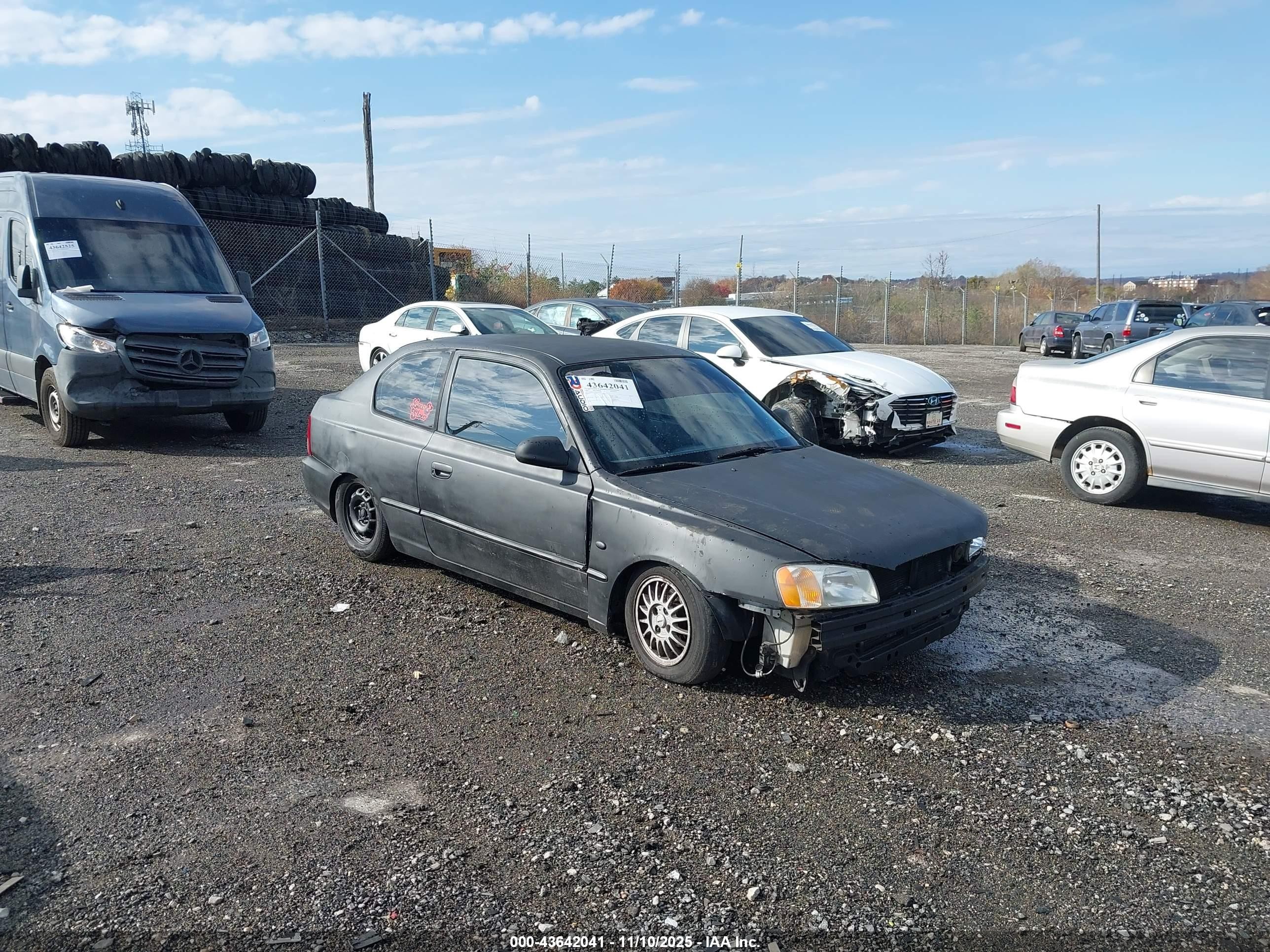 2001 Hyundai Accent Gs Black vin: KMHCG35C61U119724