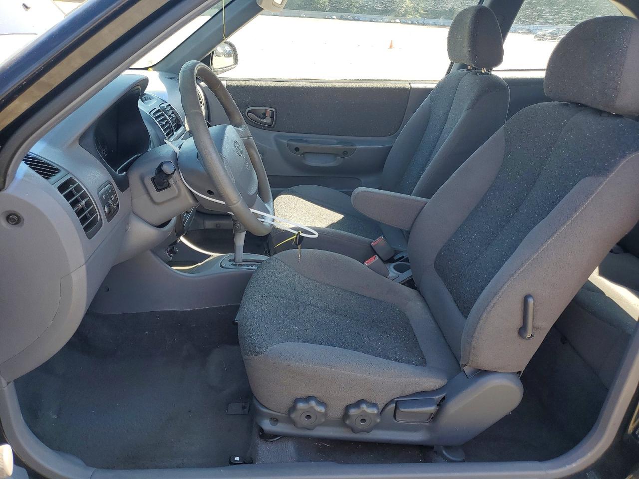 2001 Hyundai Accent Gs Black vin: KMHCG35C91U084600