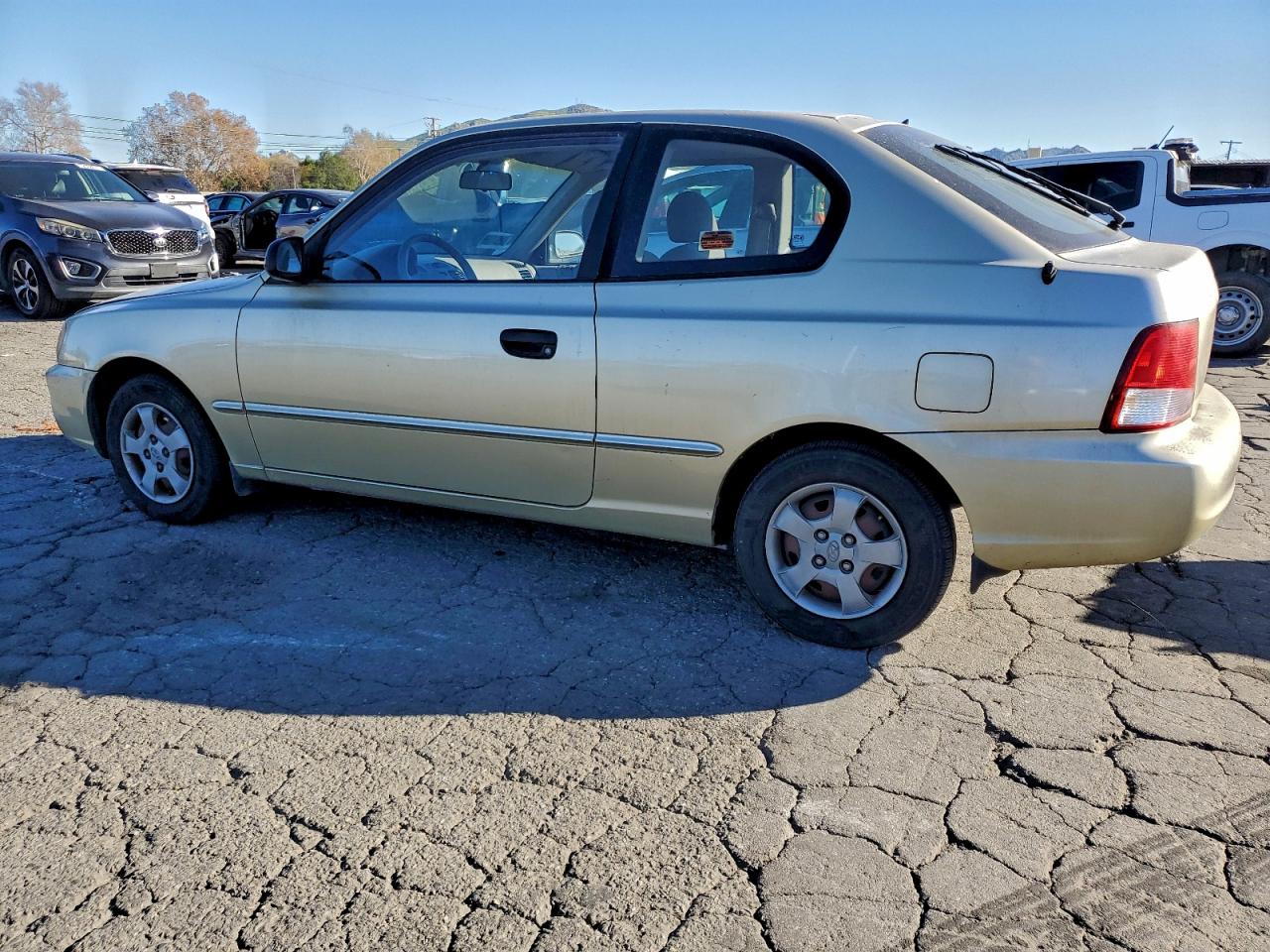 2001 Hyundai Accent Gs Gold vin: KMHCG35CX1U077011