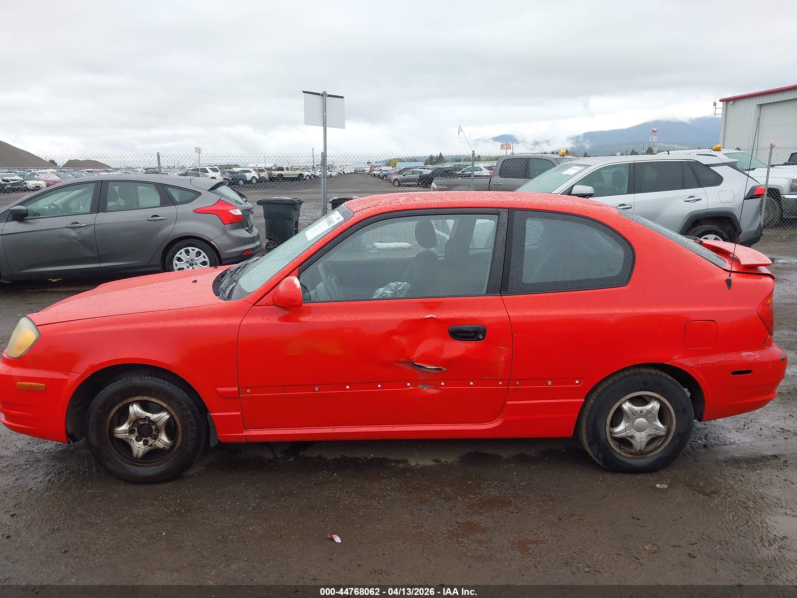 2004 Hyundai Accent Gl/gt Red vin: KMHCG35CX4U280050