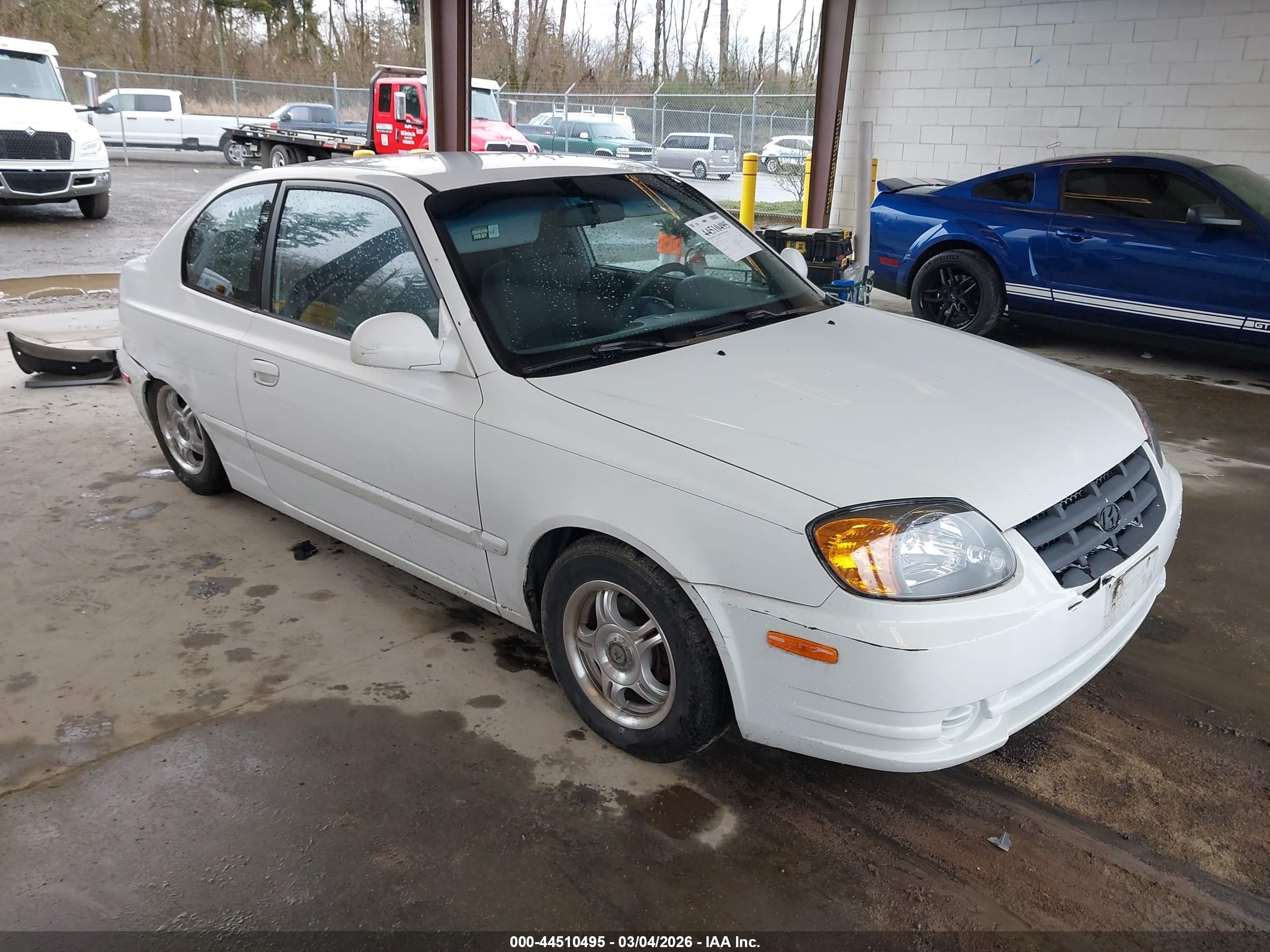 2004 Hyundai Accent Gl/gt White vin: KMHCG35CX4U310258