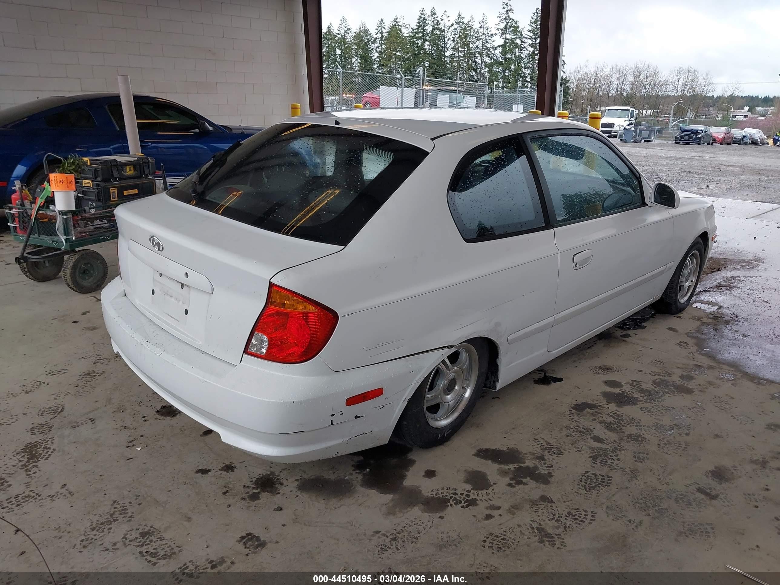 2004 Hyundai Accent Gl/gt White vin: KMHCG35CX4U310258