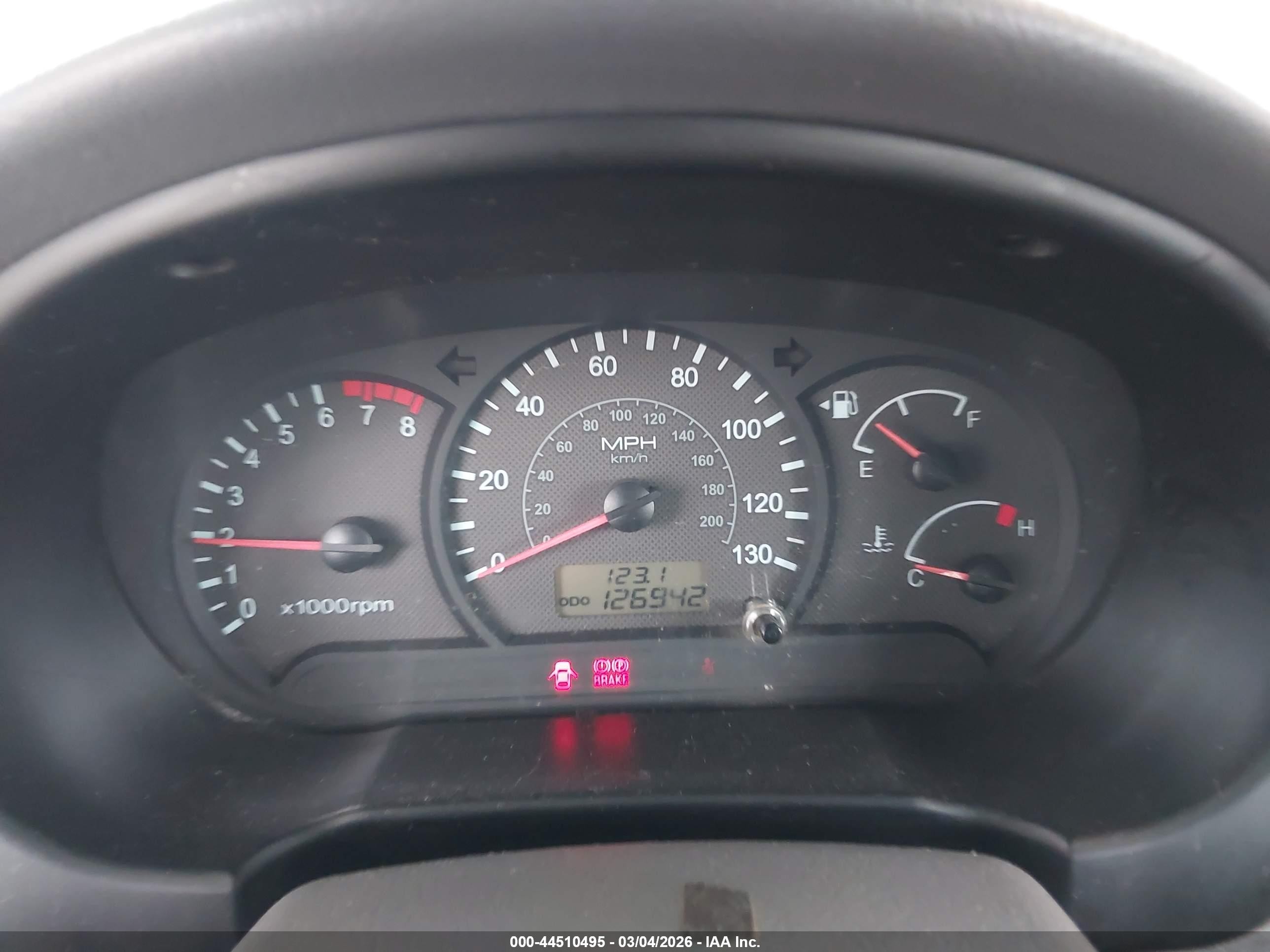 2004 Hyundai Accent Gl/gt White vin: KMHCG35CX4U310258