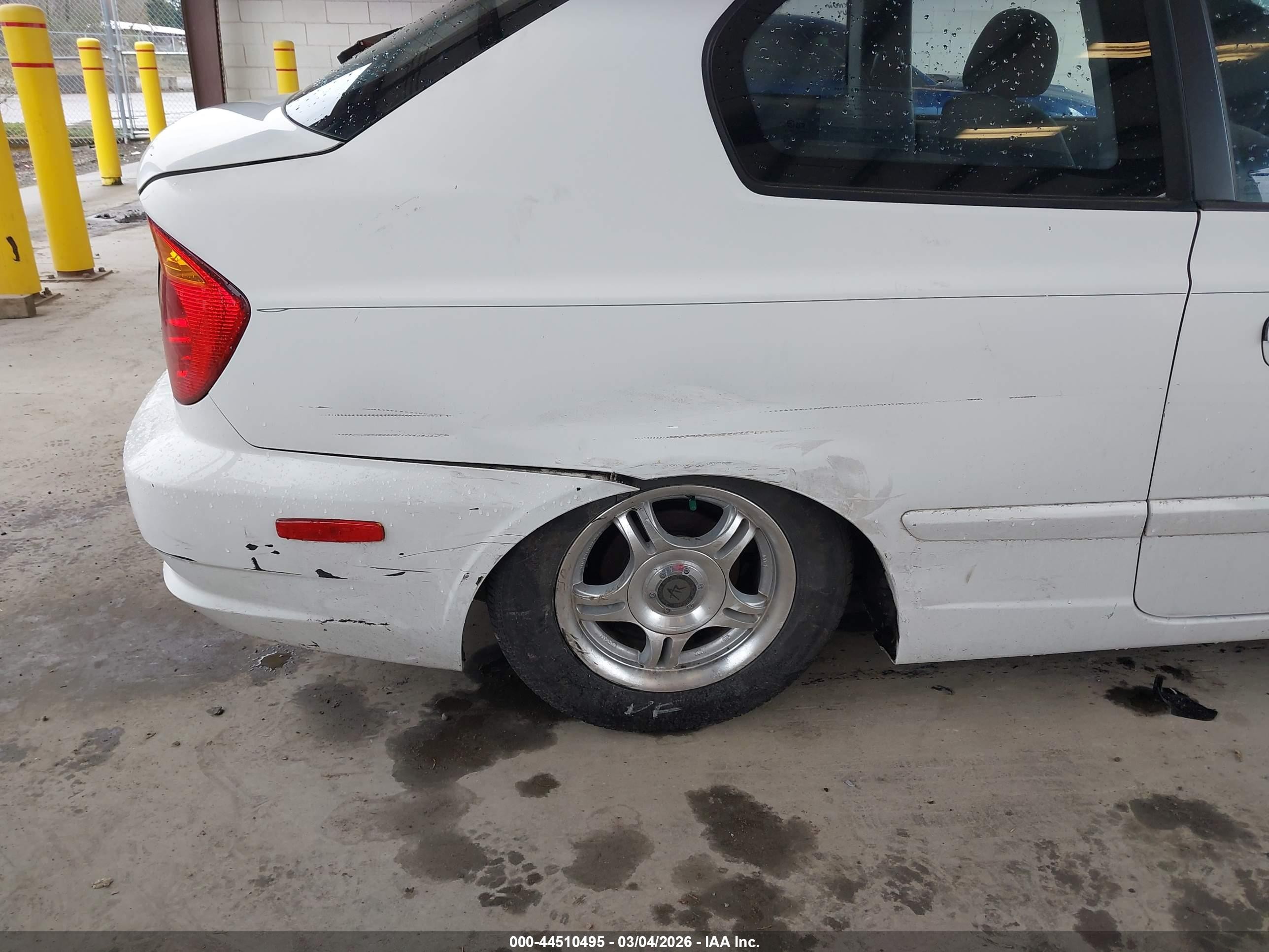 2004 Hyundai Accent Gl/gt White vin: KMHCG35CX4U310258