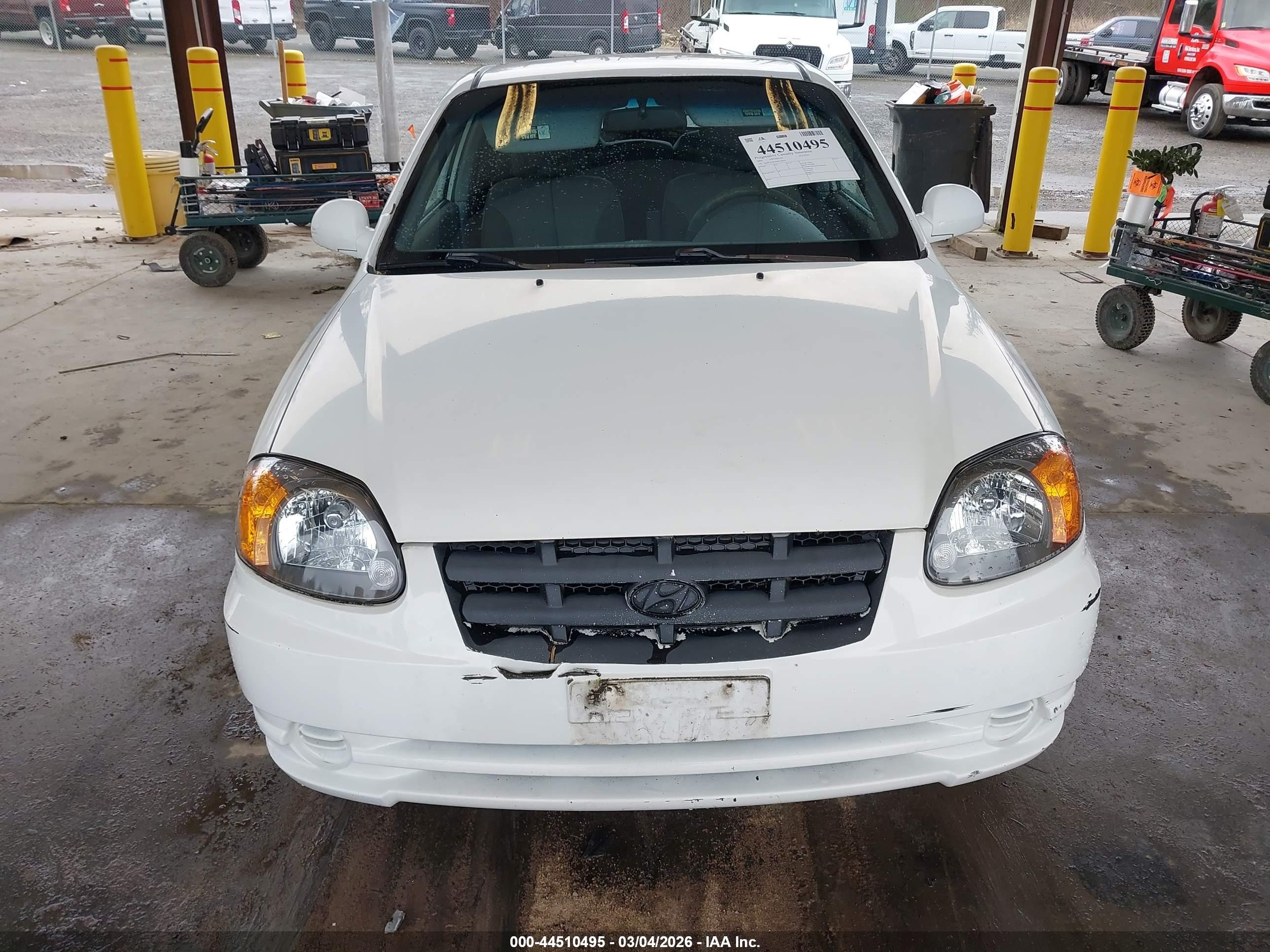2004 Hyundai Accent Gl/gt White vin: KMHCG35CX4U310258