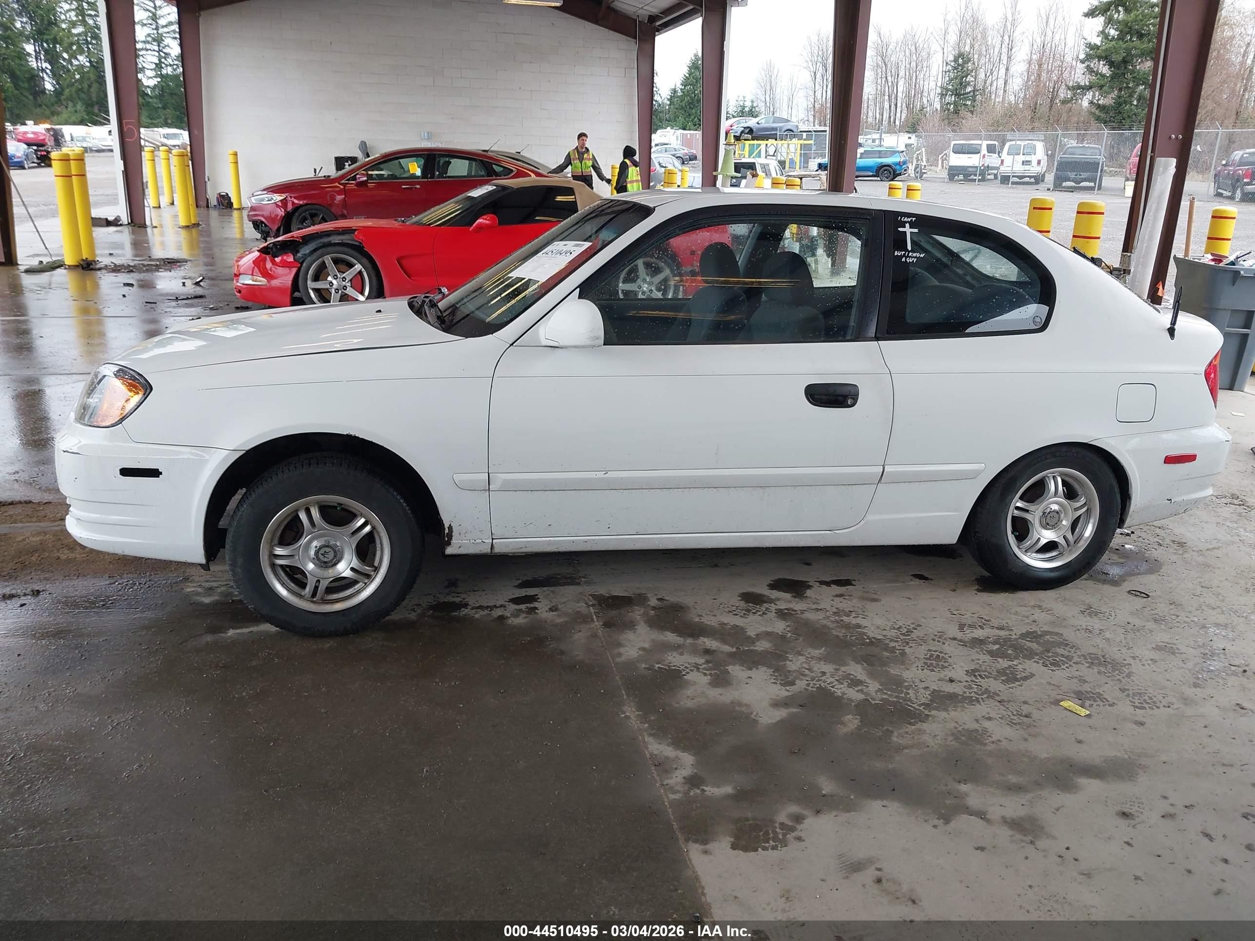 2004 Hyundai Accent Gl/gt White vin: KMHCG35CX4U310258