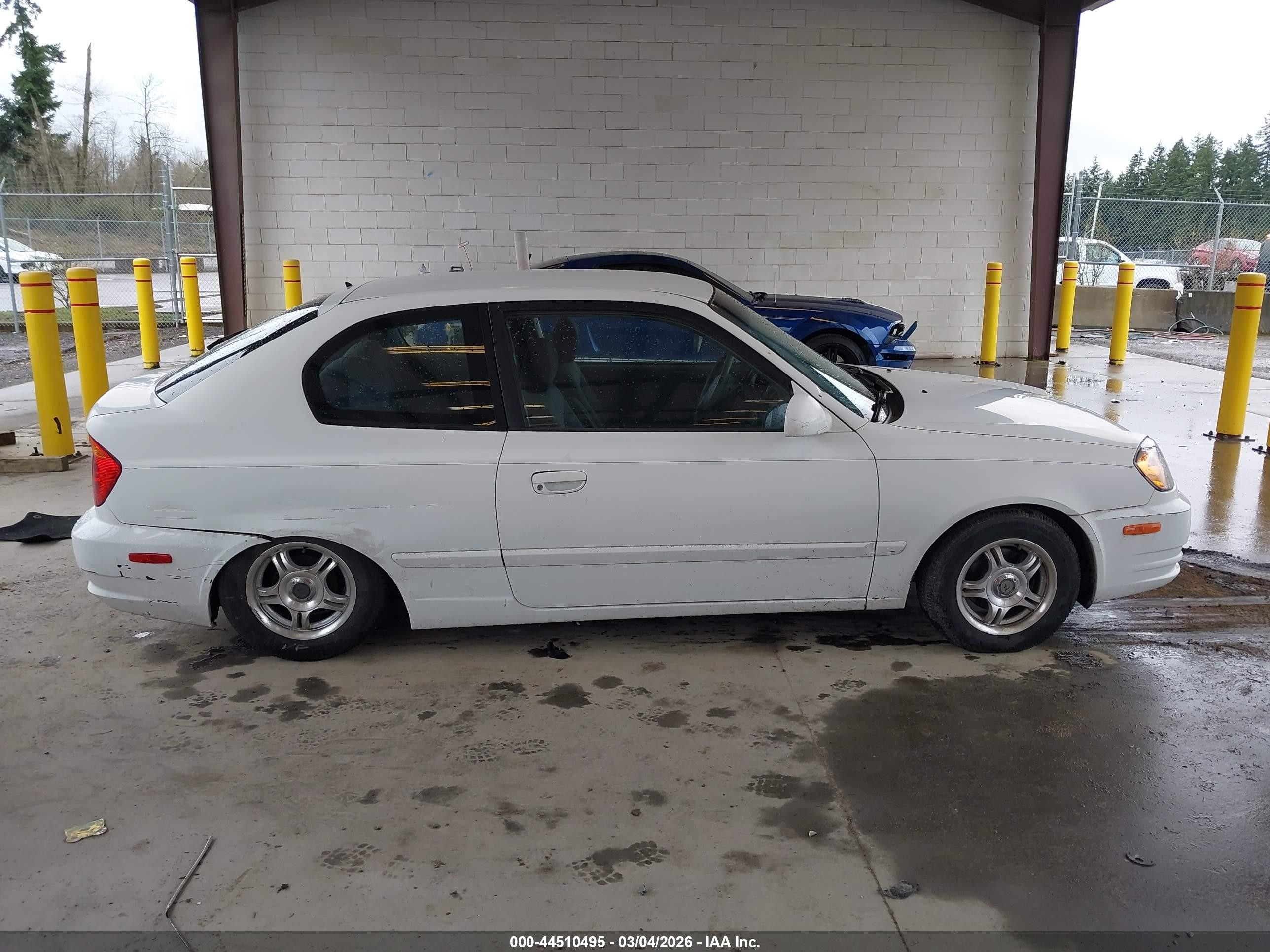 2004 Hyundai Accent Gl/gt White vin: KMHCG35CX4U310258