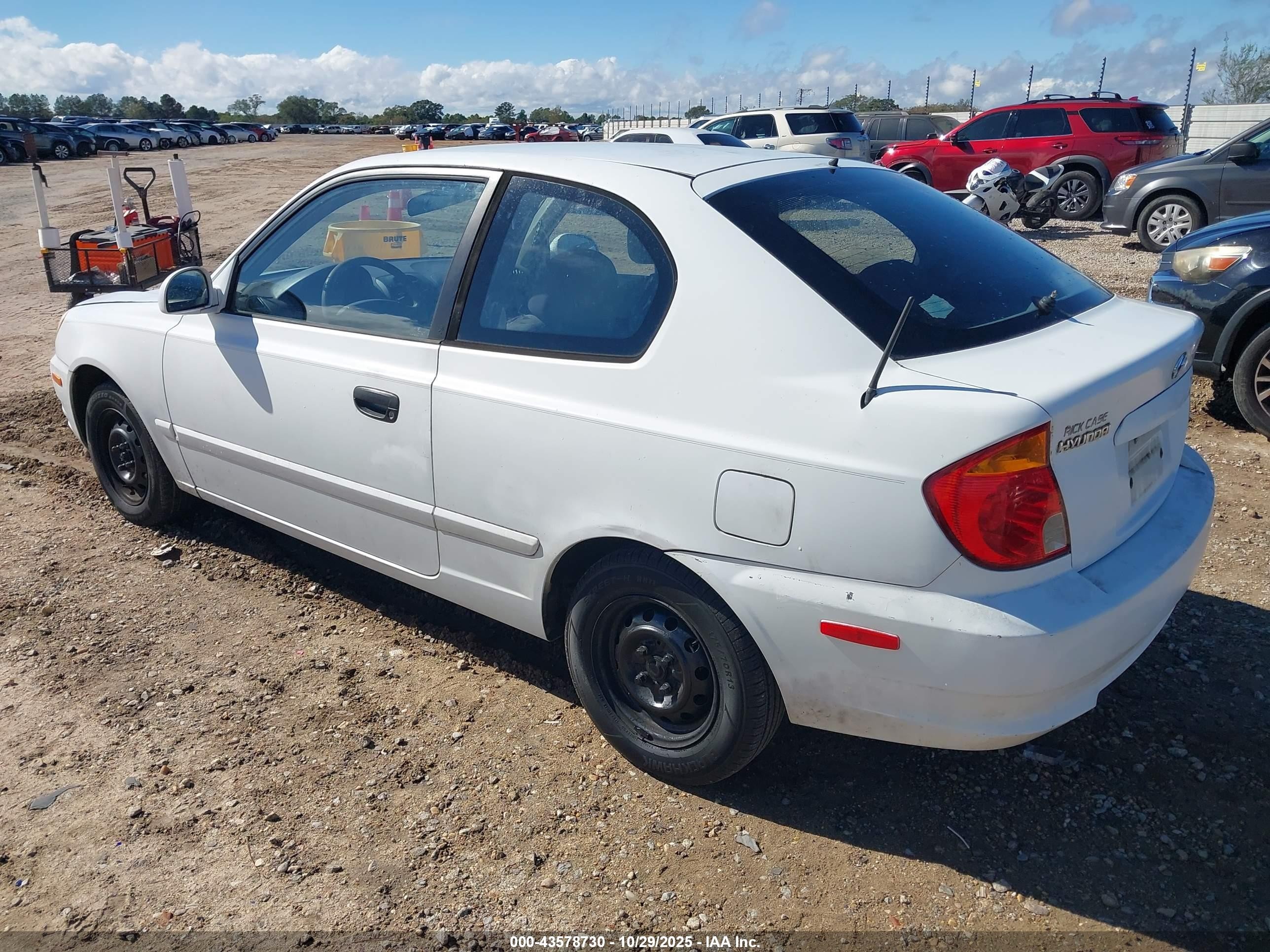 2004 Hyundai Accent Gl/gt White vin: KMHCG35CX4U312835