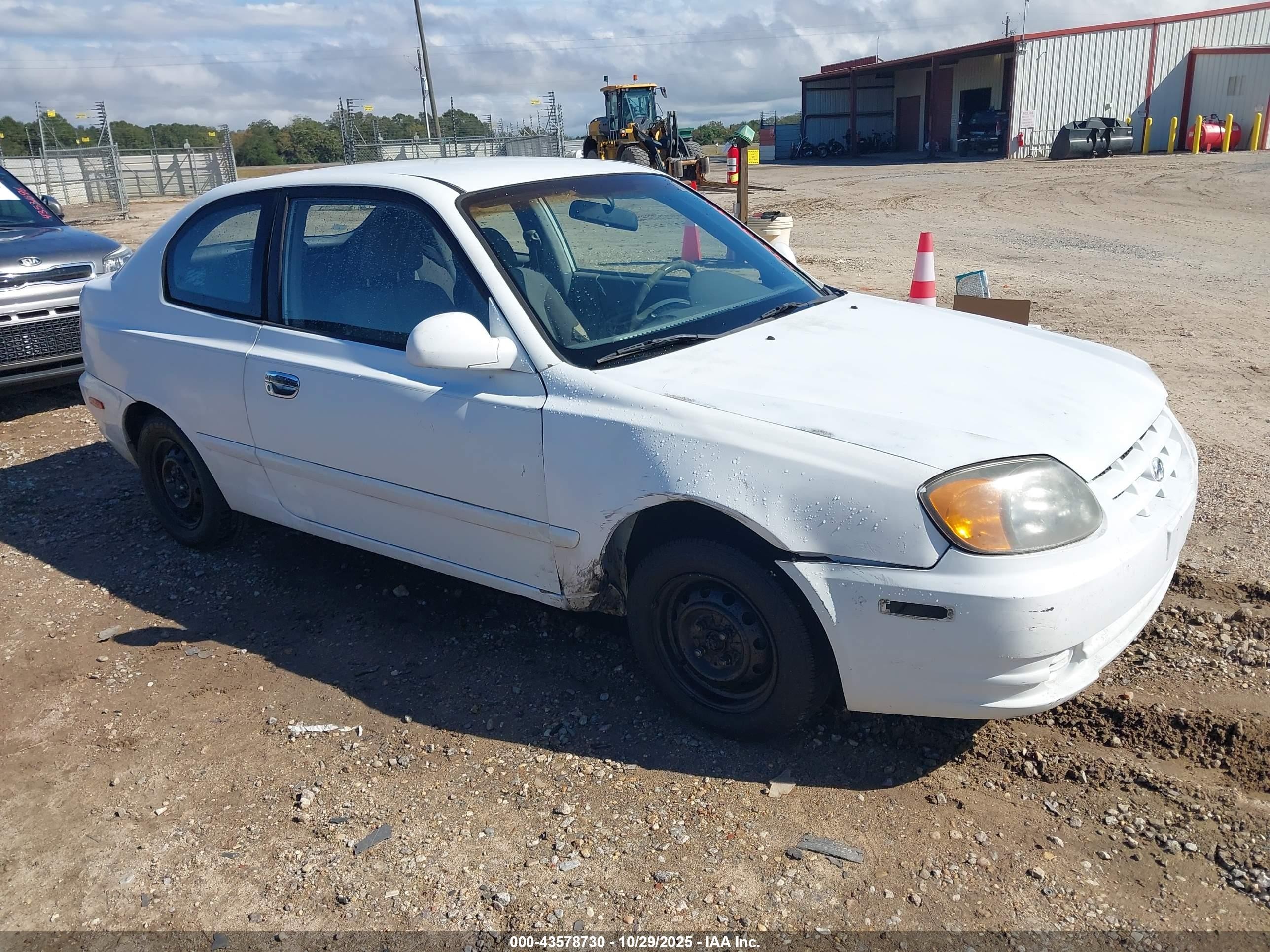 2004 Hyundai Accent Gl/gt White vin: KMHCG35CX4U312835