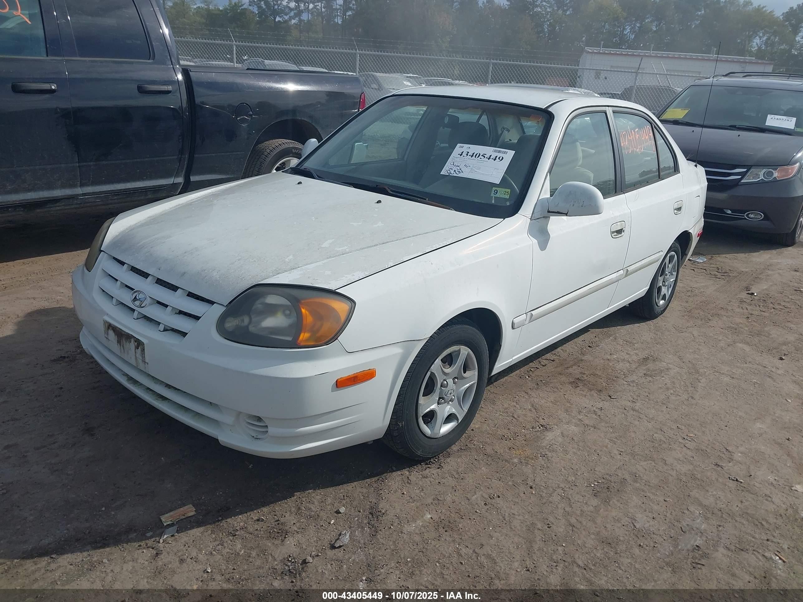 2004 Hyundai Accent Gl White vin: KMHCG45C04U553583