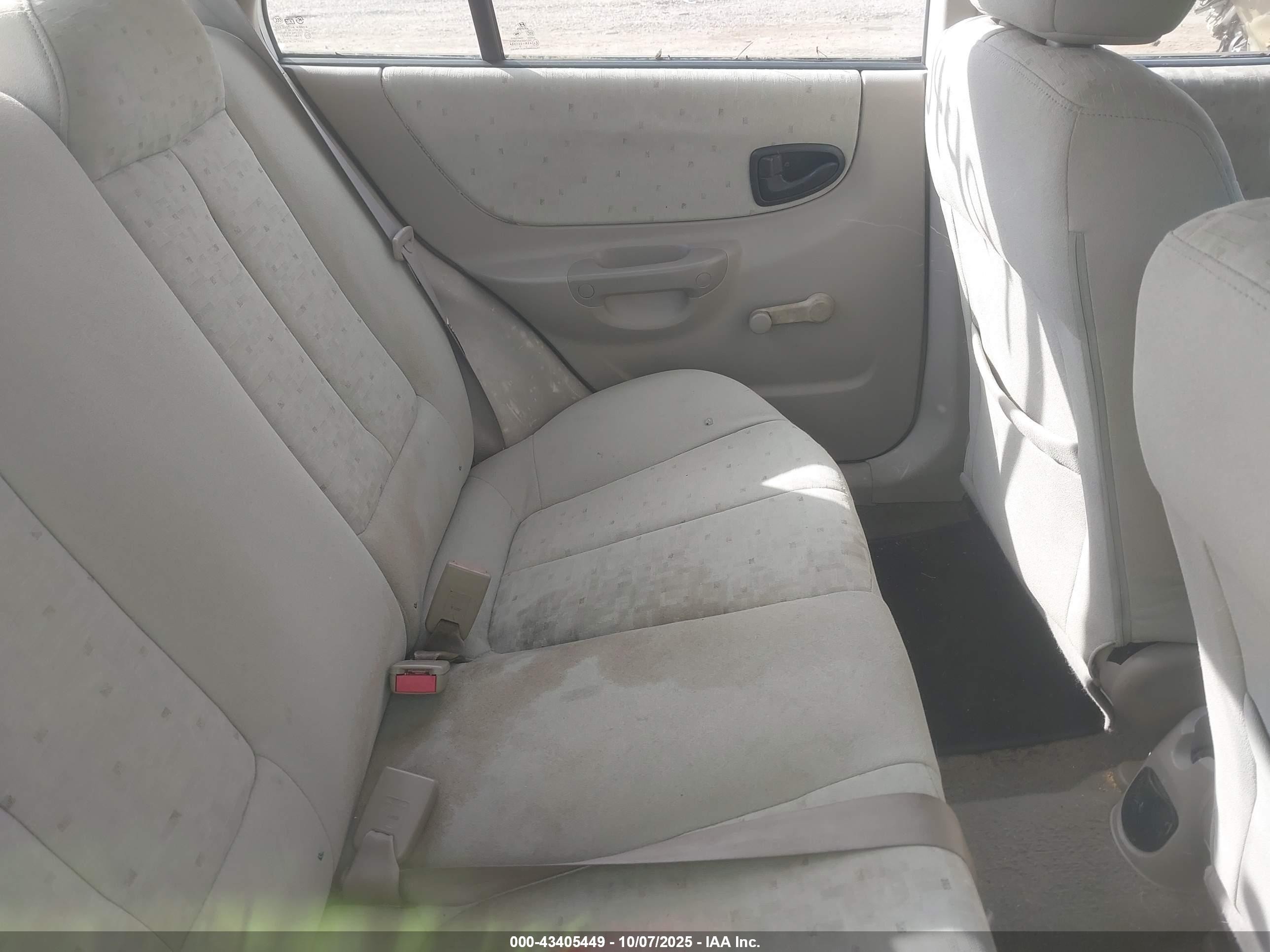 2004 Hyundai Accent Gl White vin: KMHCG45C04U553583