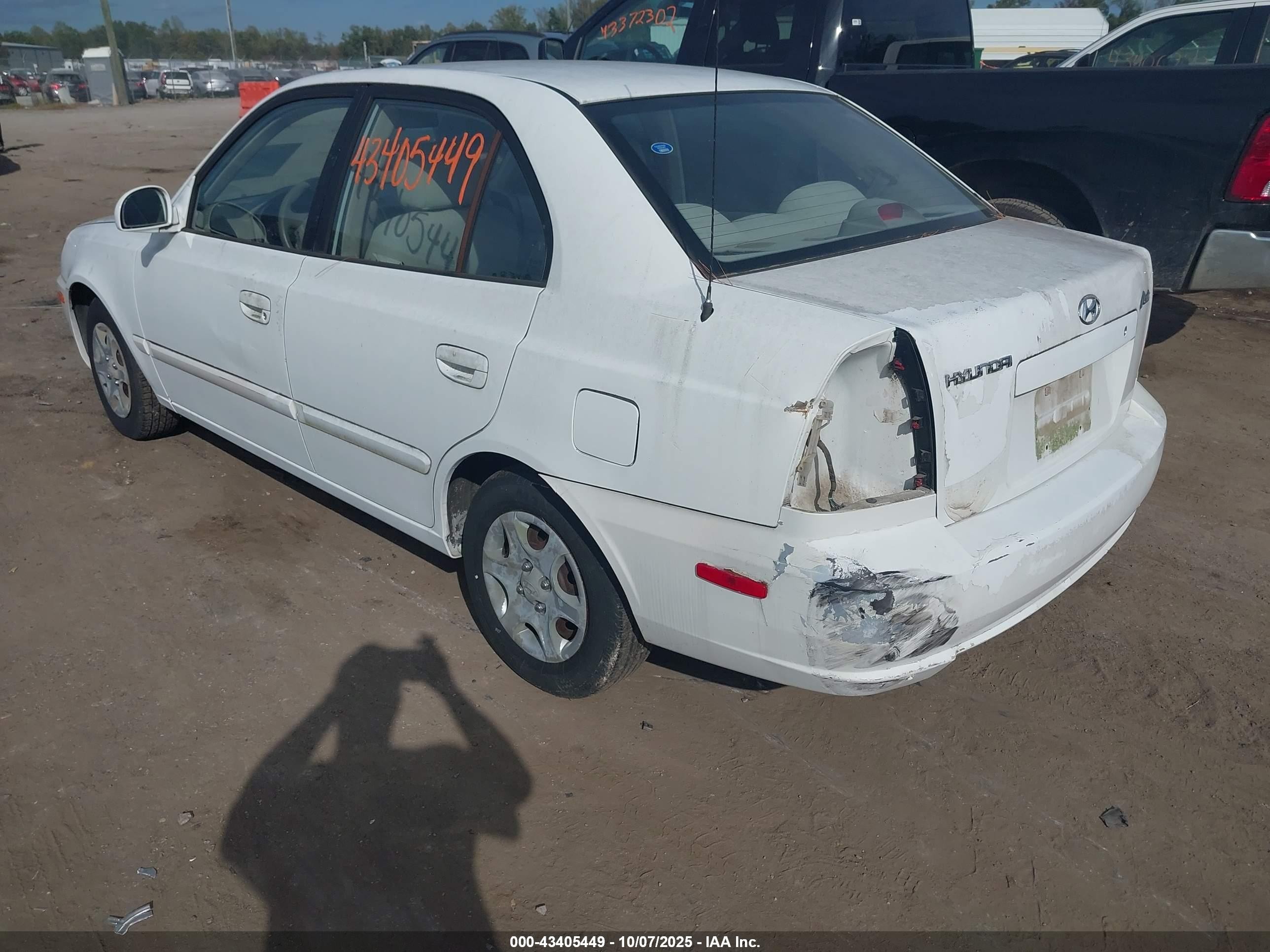 2004 Hyundai Accent Gl White vin: KMHCG45C04U553583