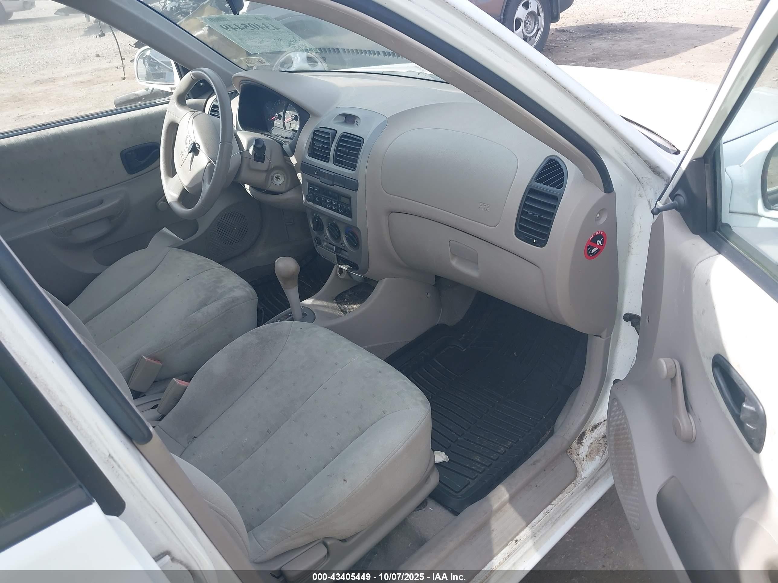 2004 Hyundai Accent Gl White vin: KMHCG45C04U553583