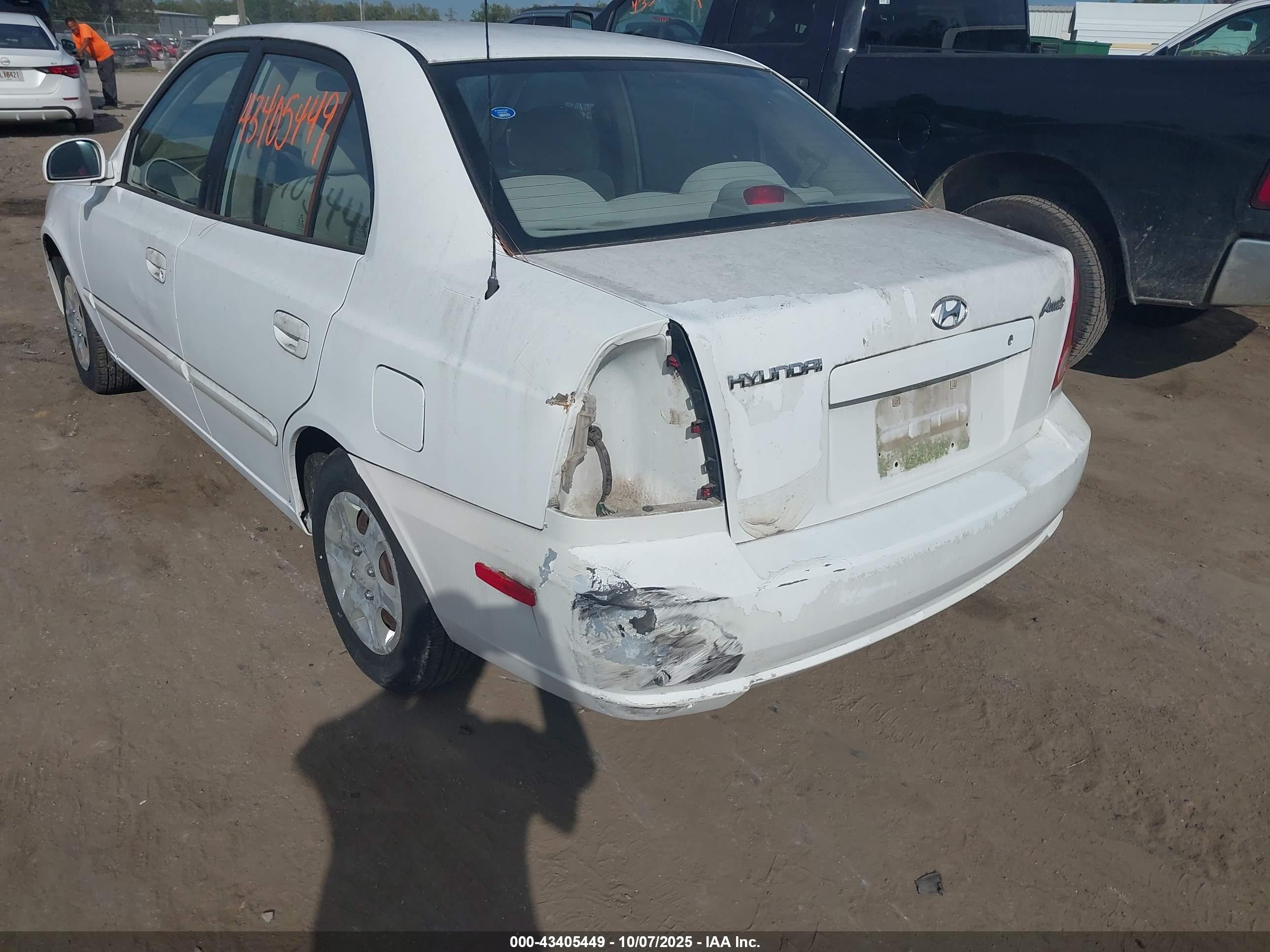 2004 Hyundai Accent Gl White vin: KMHCG45C04U553583