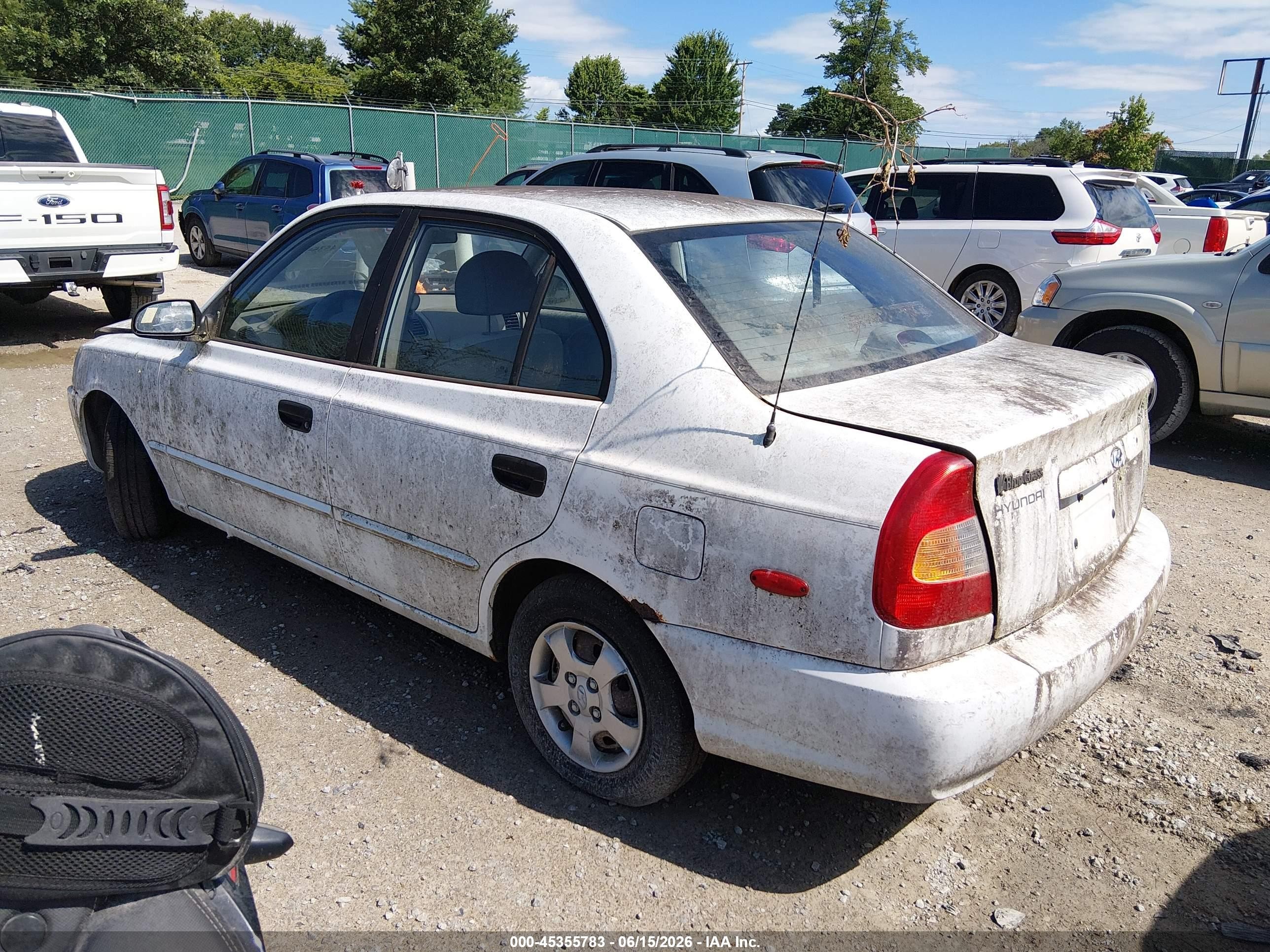 2002 Hyundai Accent Gl White vin: KMHCG45C12U275080