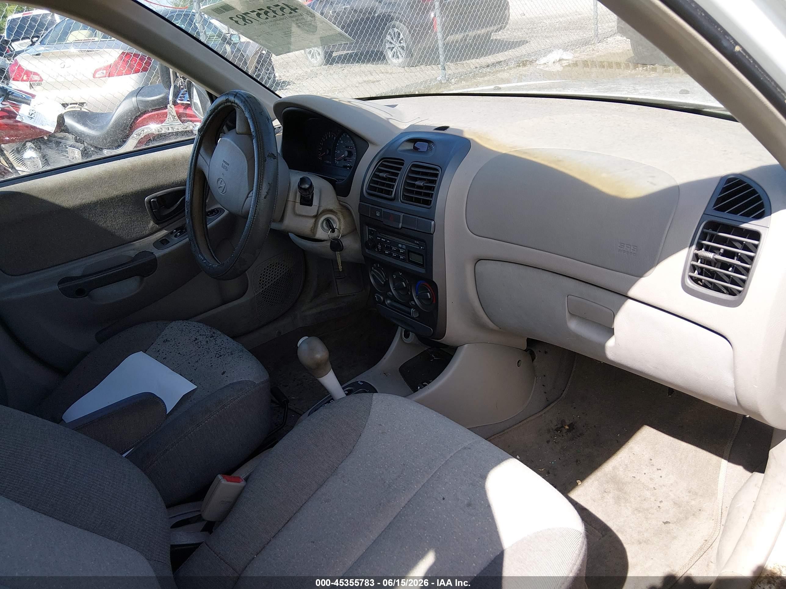 2002 Hyundai Accent Gl White vin: KMHCG45C12U275080