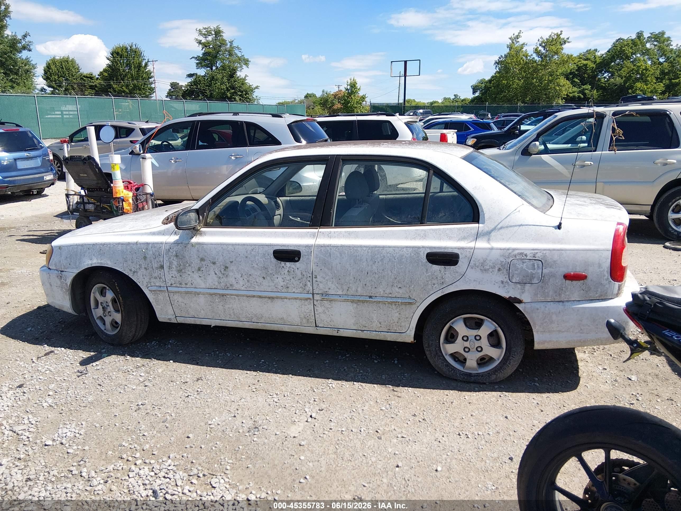 2002 Hyundai Accent Gl White vin: KMHCG45C12U275080