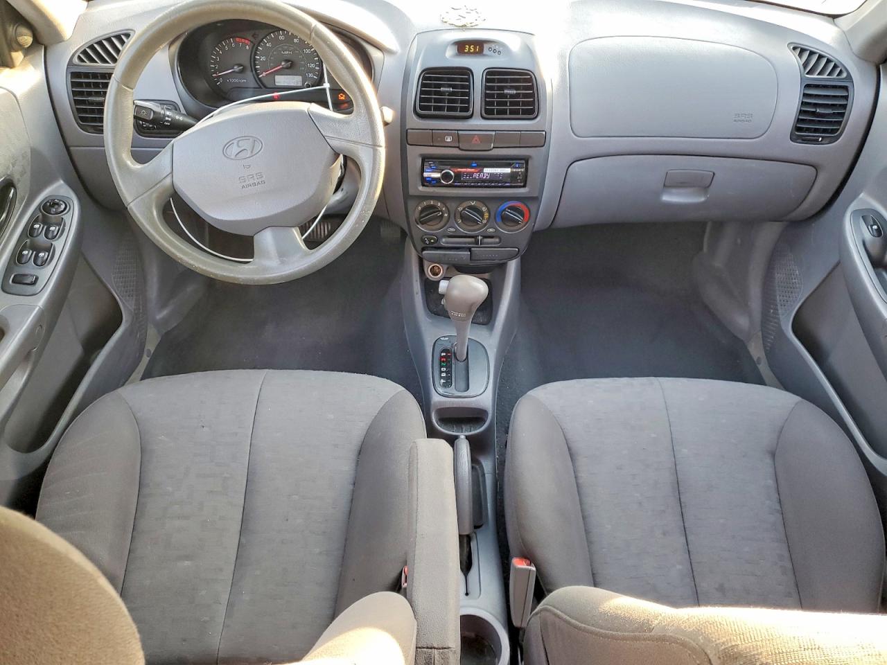 2004 Hyundai Accent Gl Серый vin: KMHCG45C14U513691