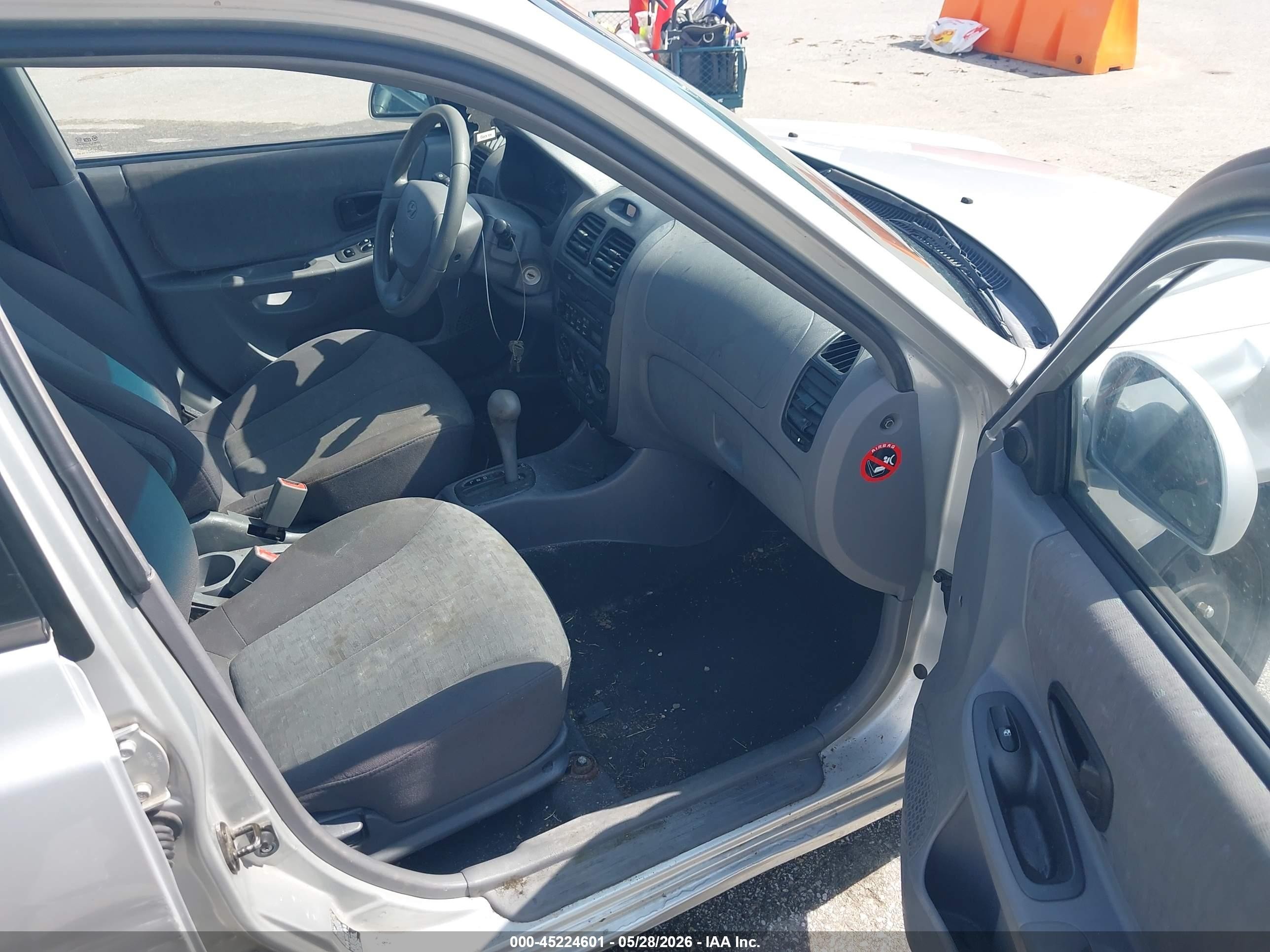 2005 Hyundai Accent Gls Серебряный vin: KMHCG45C15U636859