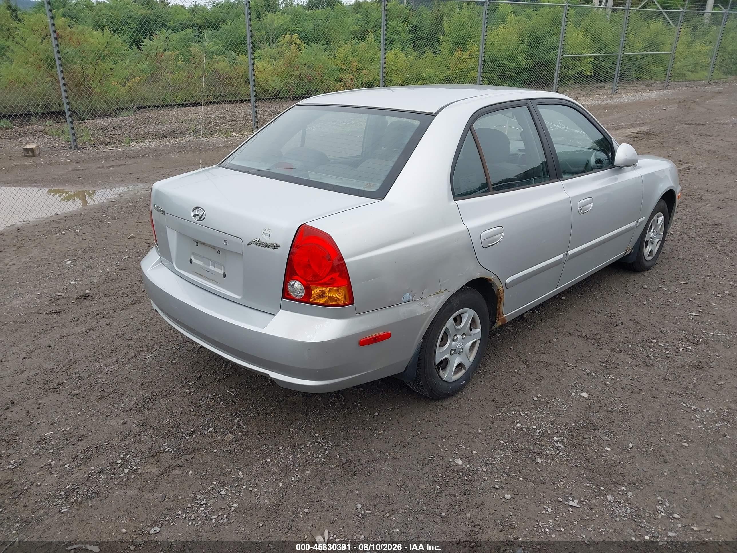 2005 Hyundai Accent Gls Silver vin: KMHCG45C15U659039