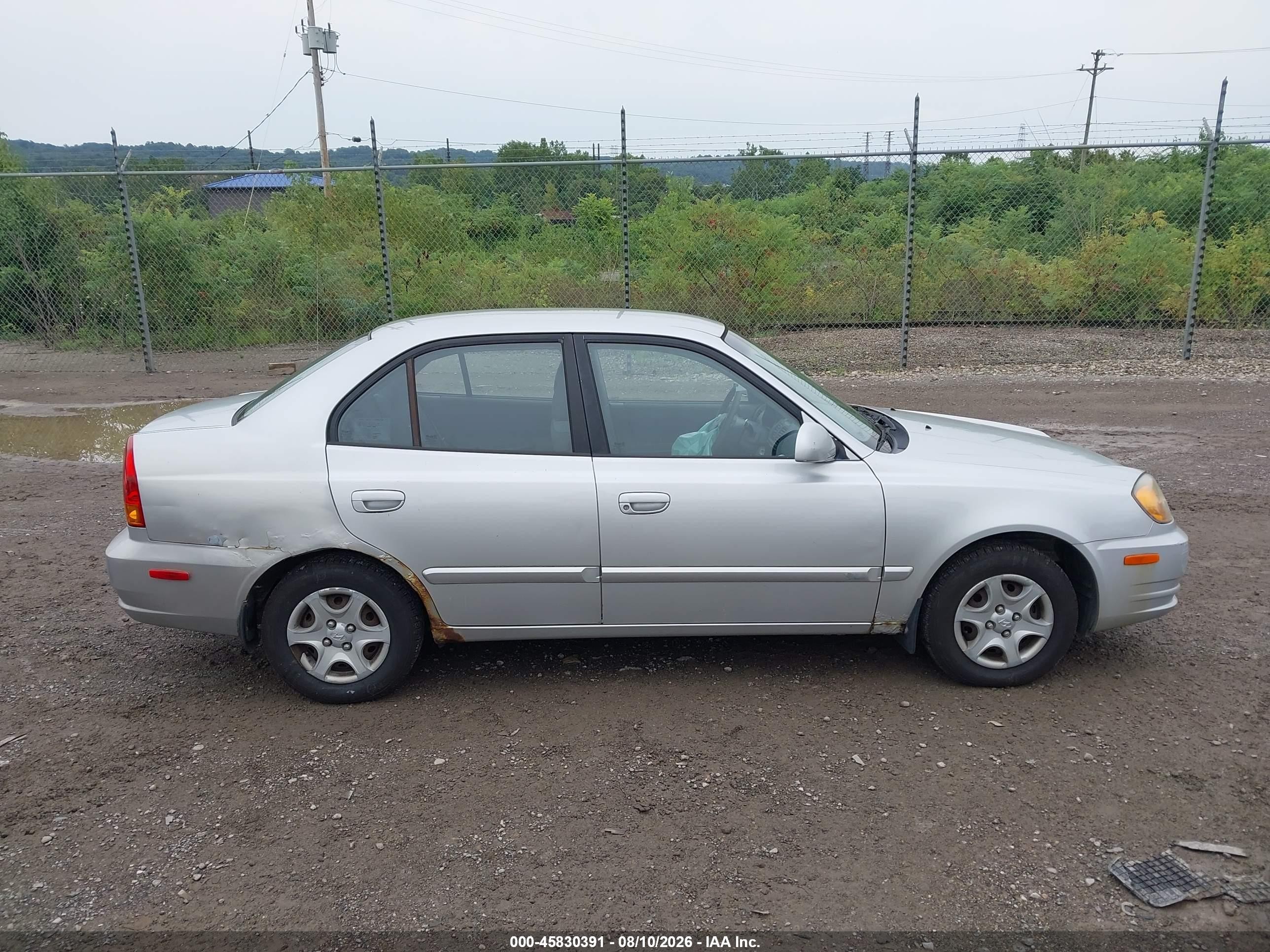 2005 Hyundai Accent Gls Silver vin: KMHCG45C15U659039