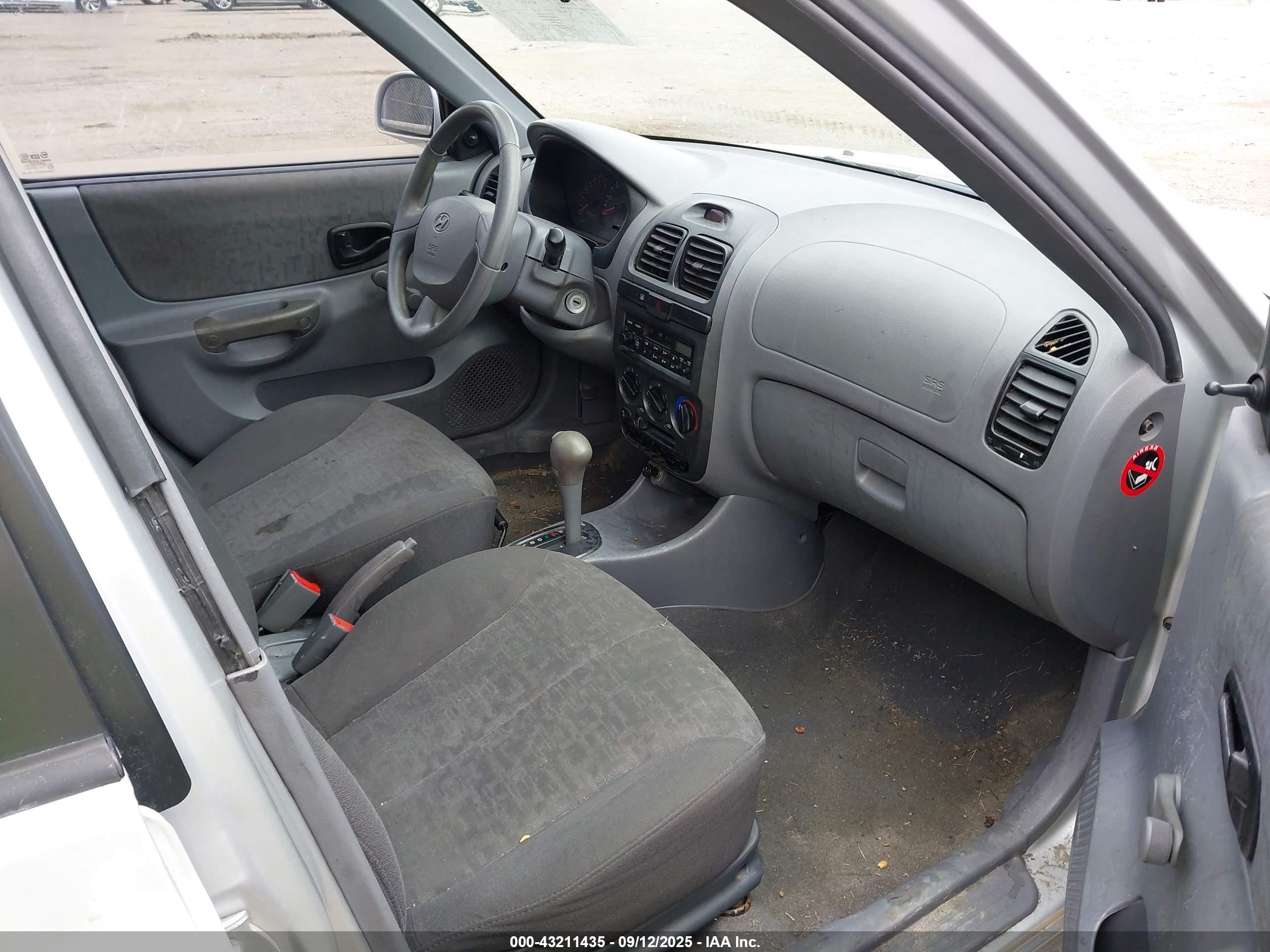 2003 Hyundai Accent Gl Gray vin: KMHCG45C33U472740