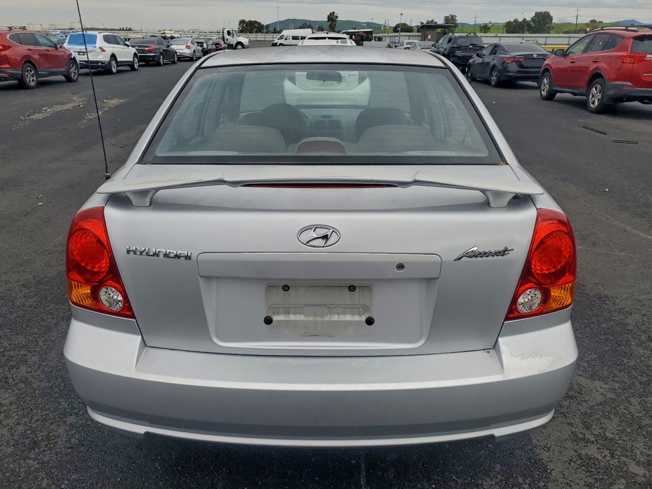 2004 Hyundai Accent Gl Silver vin: KMHCG45C34U508959