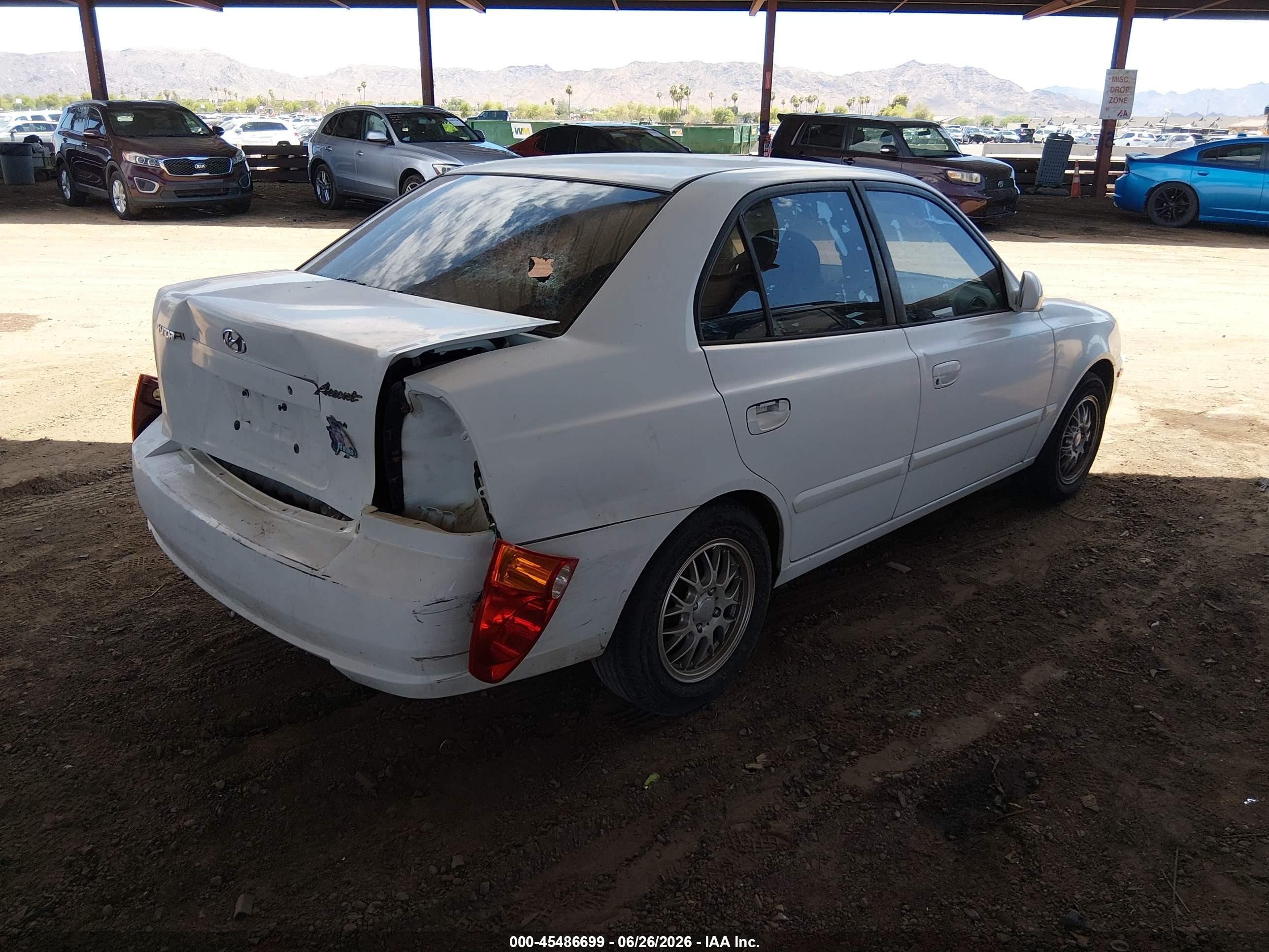 2005 Hyundai Accent Gls White vin: KMHCG45C35U585347