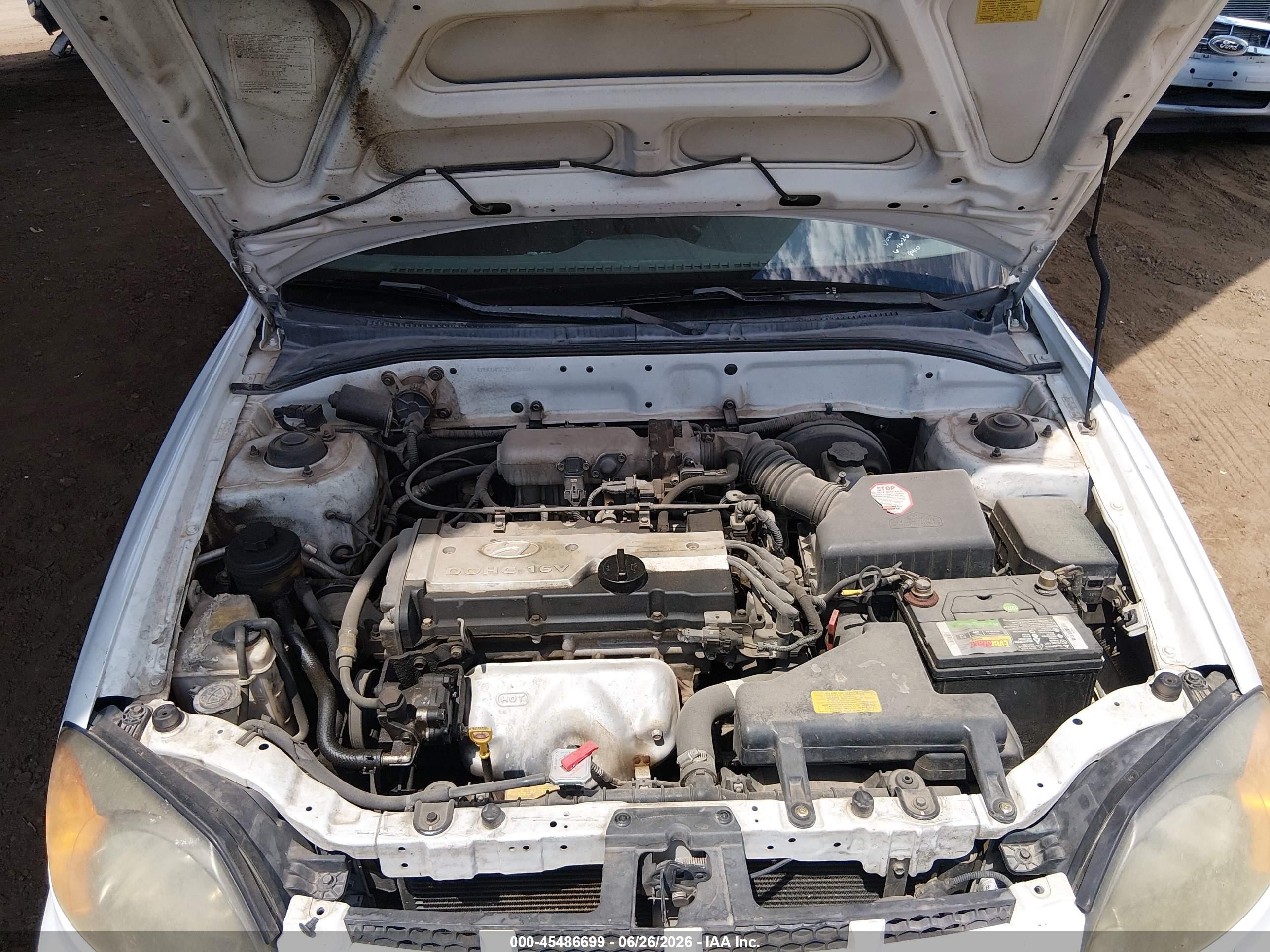 2005 Hyundai Accent Gls White vin: KMHCG45C35U585347