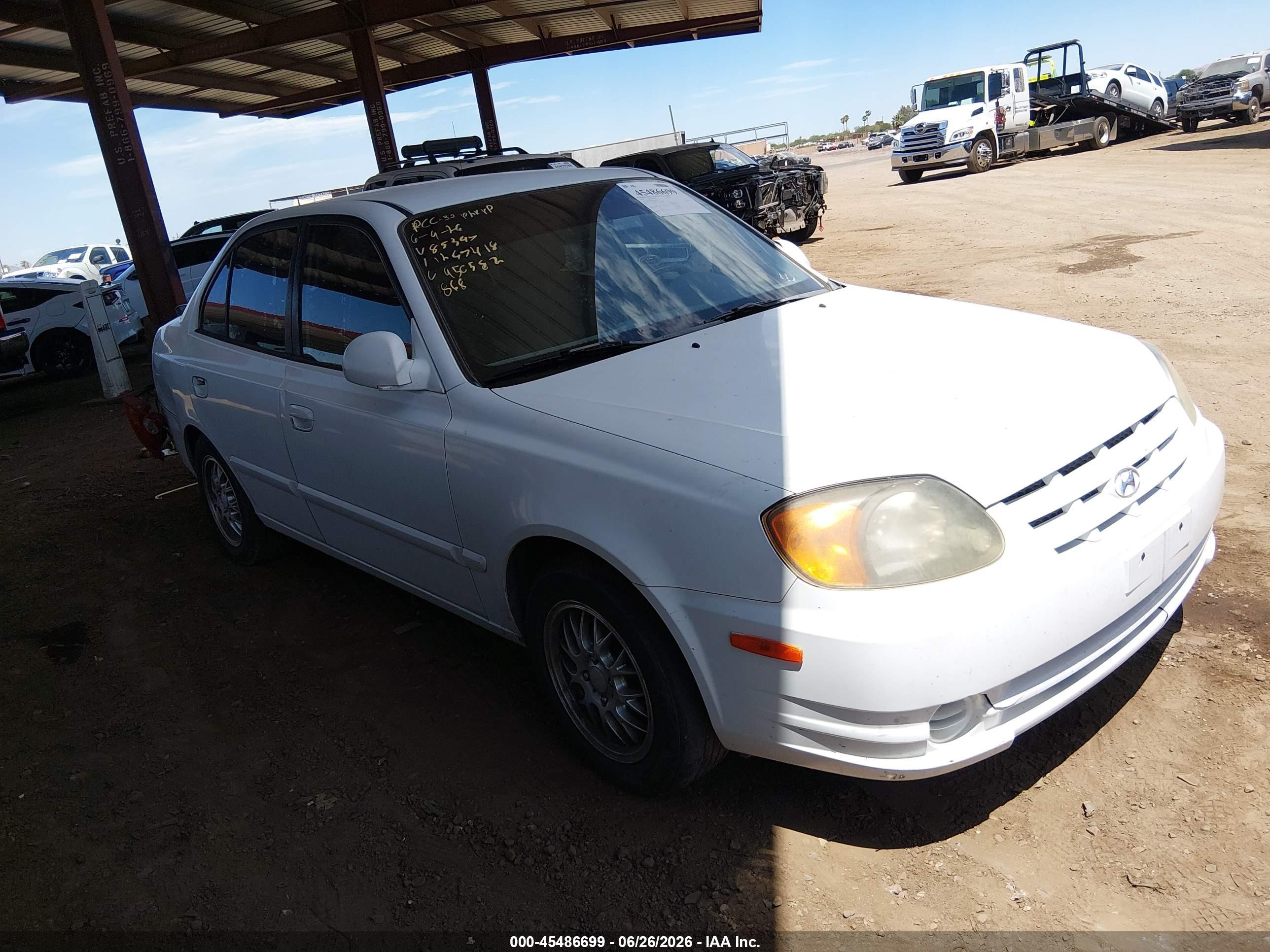 2005 Hyundai Accent Gls White vin: KMHCG45C35U585347