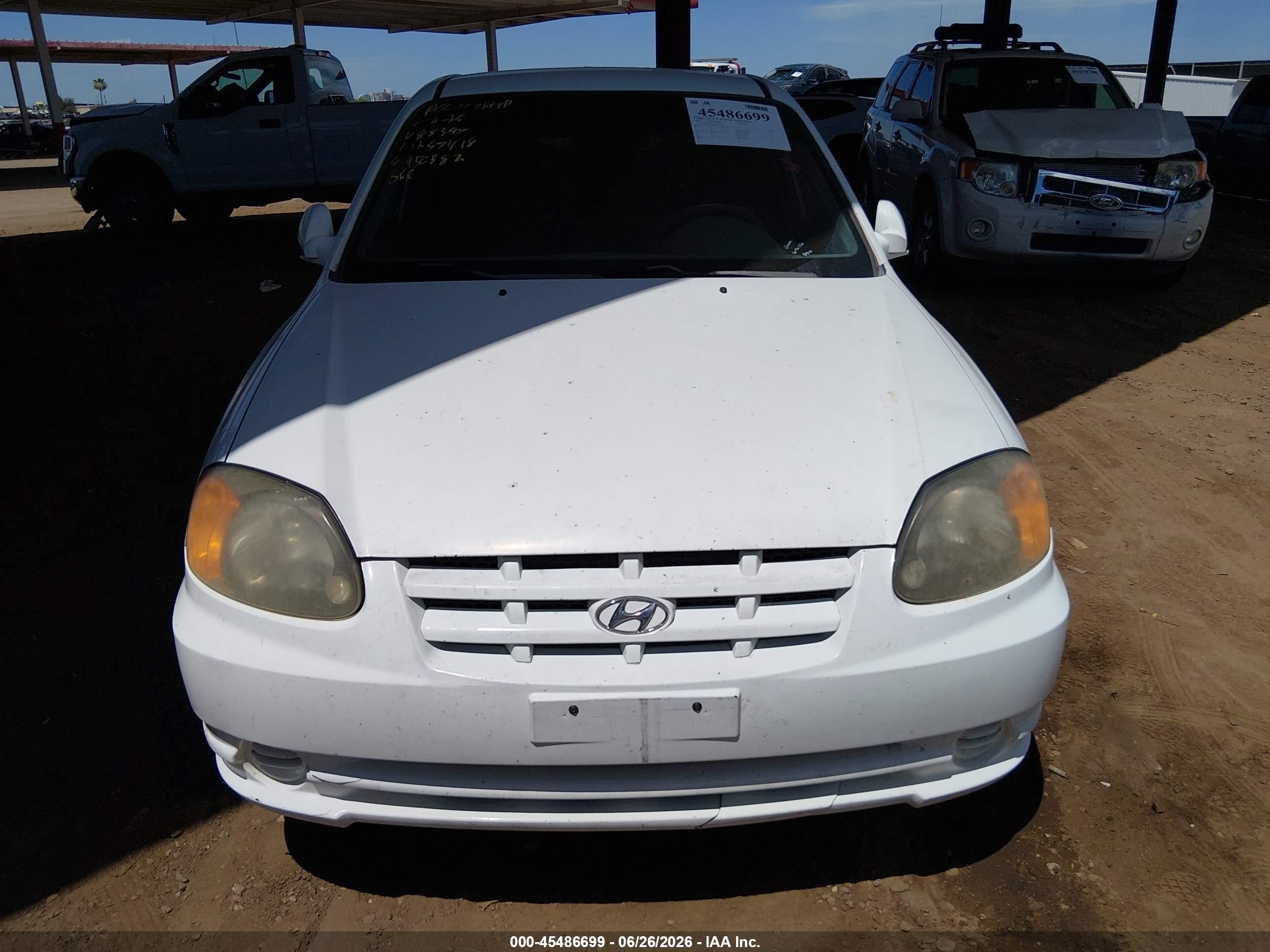 2005 Hyundai Accent Gls White vin: KMHCG45C35U585347