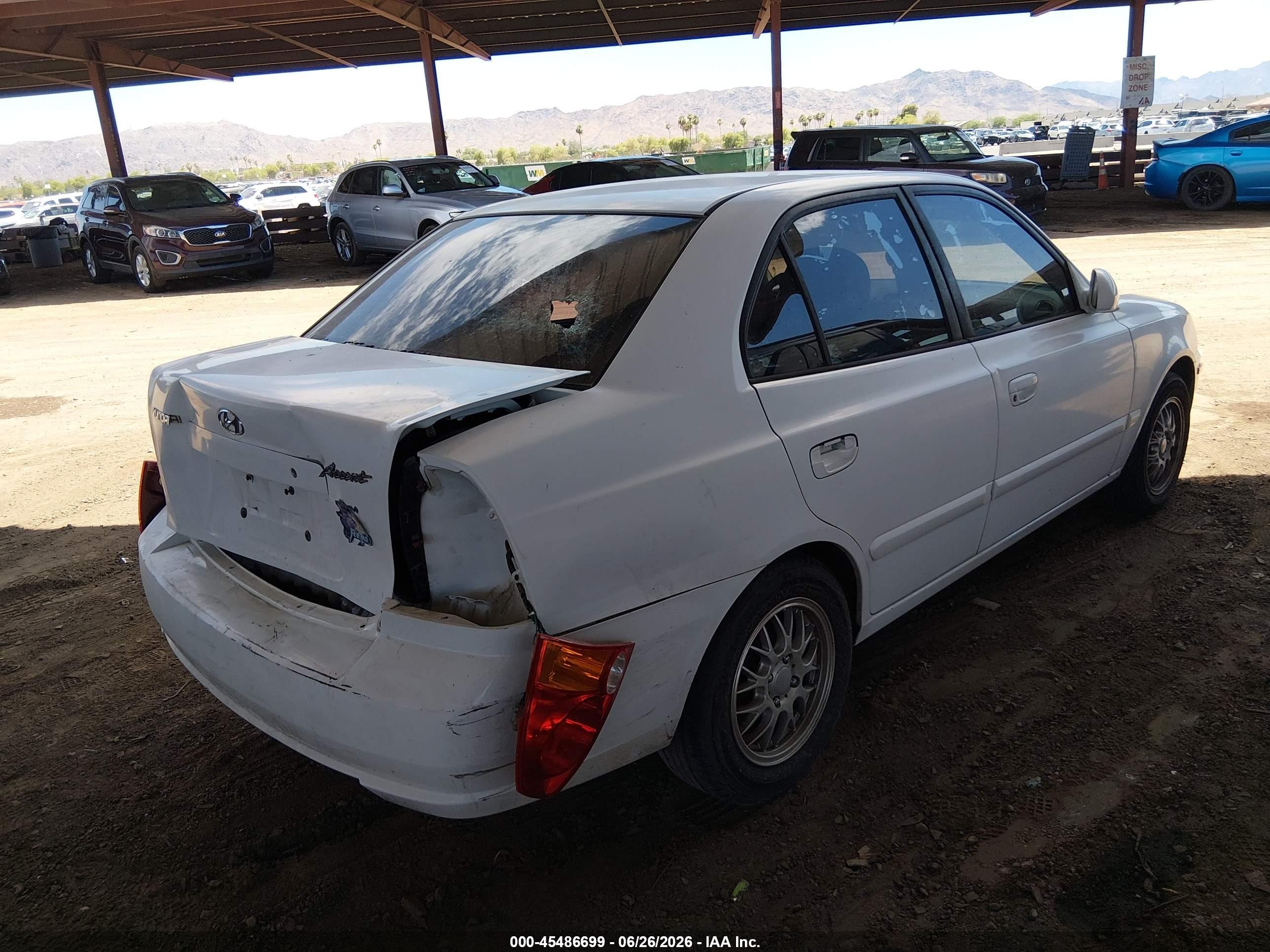 2005 Hyundai Accent Gls White vin: KMHCG45C35U585347