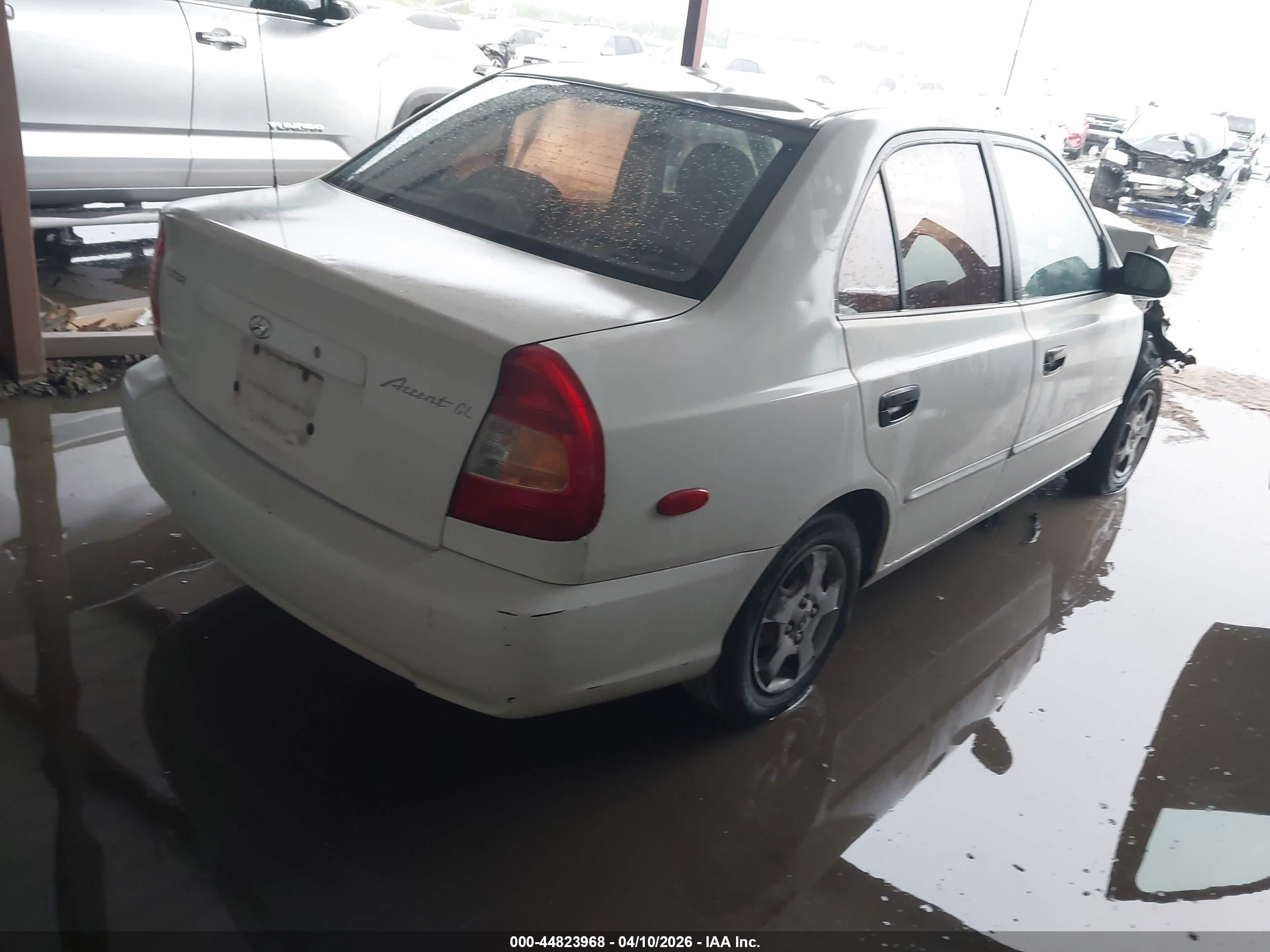 2001 Hyundai Accent Gl White vin: KMHCG45C41U248406