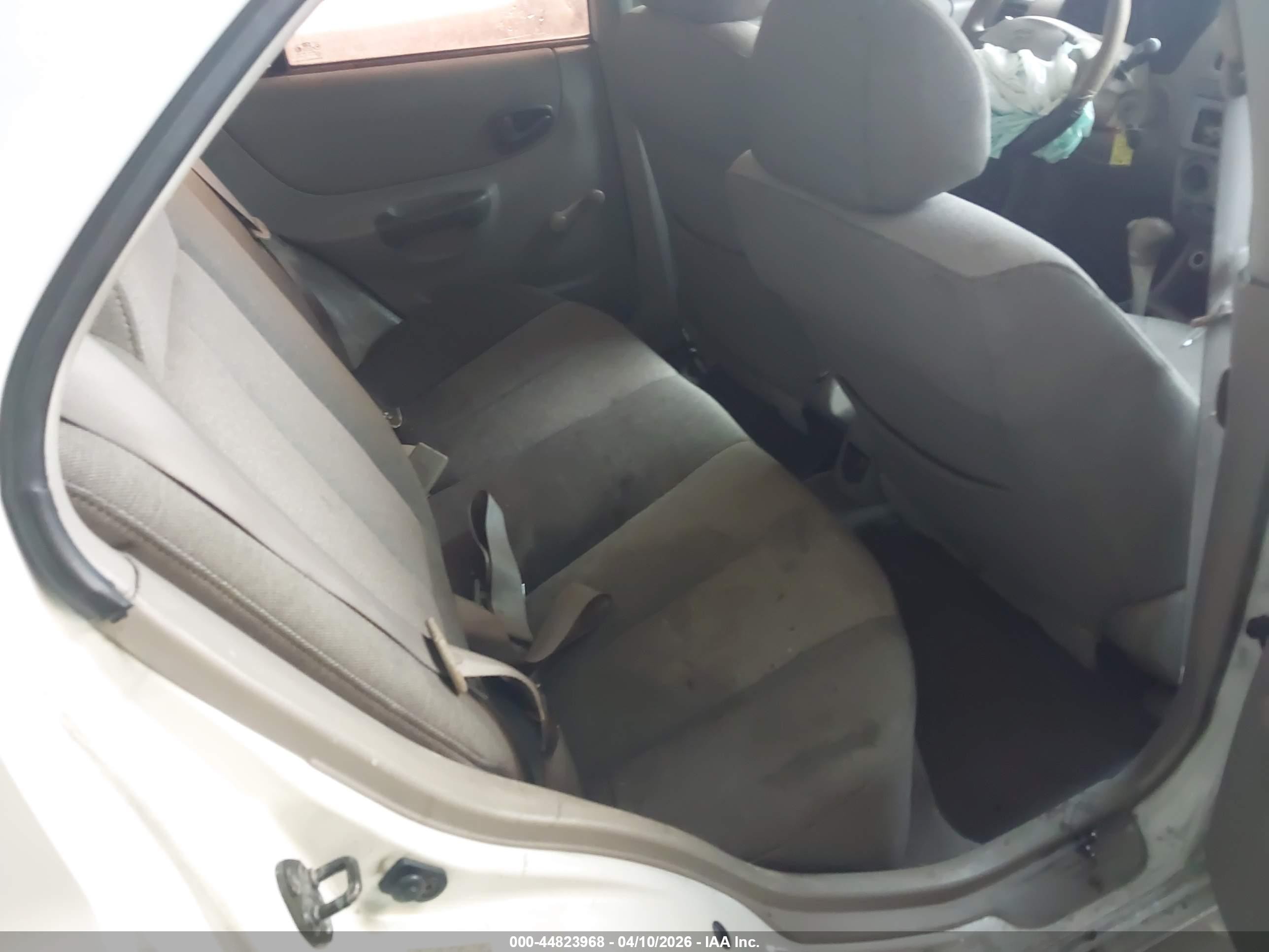 2001 Hyundai Accent Gl White vin: KMHCG45C41U248406