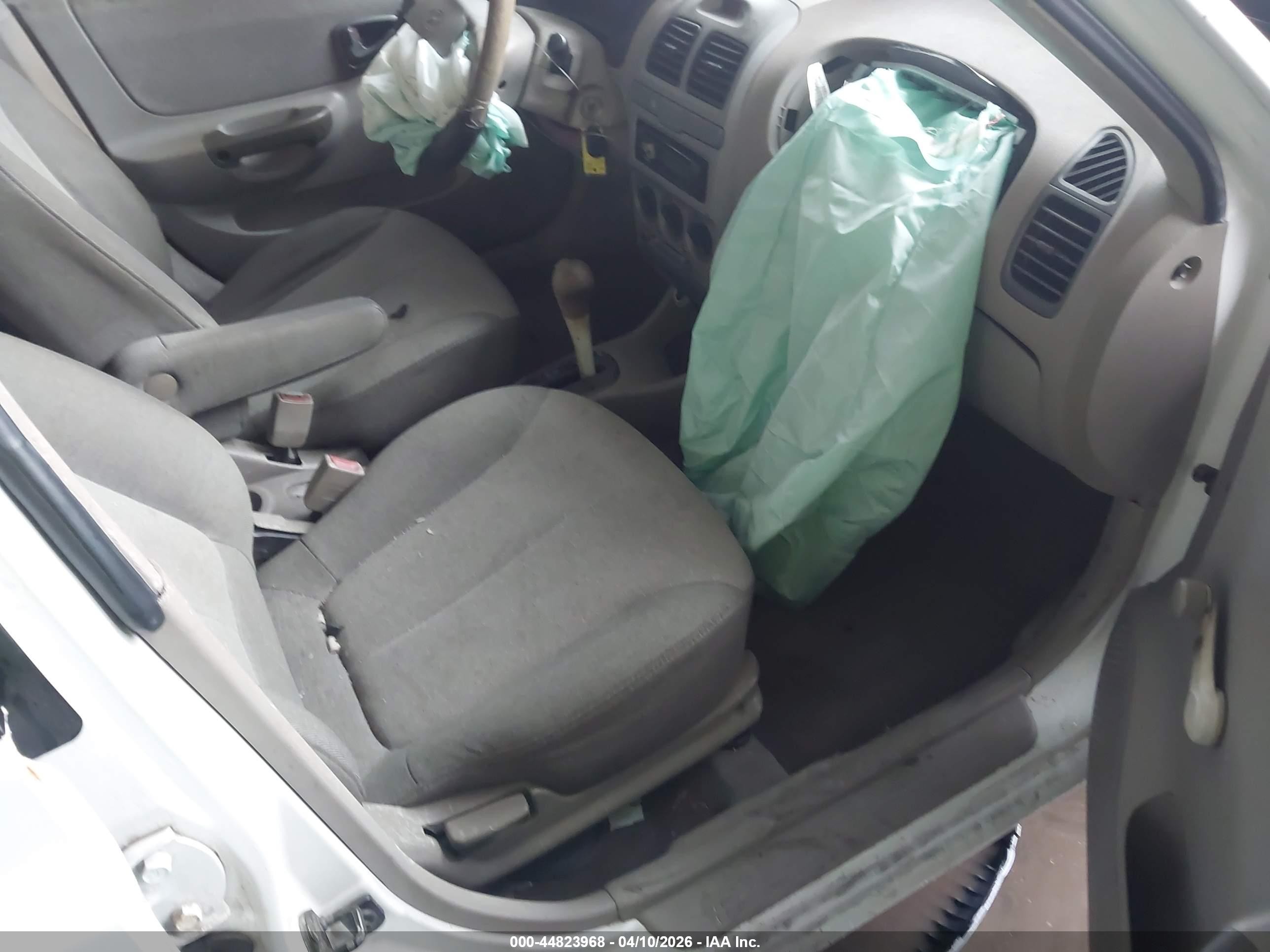 2001 Hyundai Accent Gl White vin: KMHCG45C41U248406