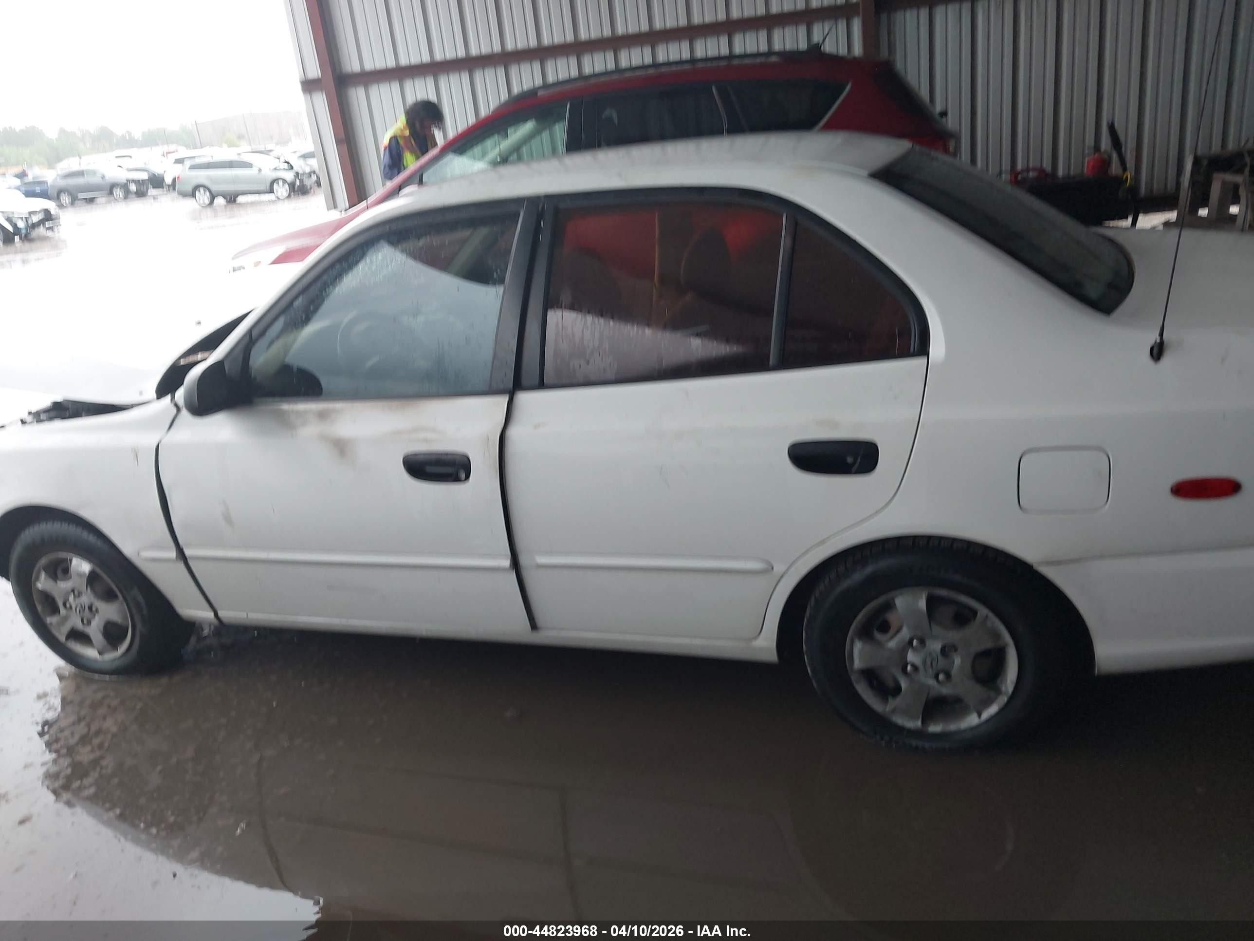 2001 Hyundai Accent Gl White vin: KMHCG45C41U248406
