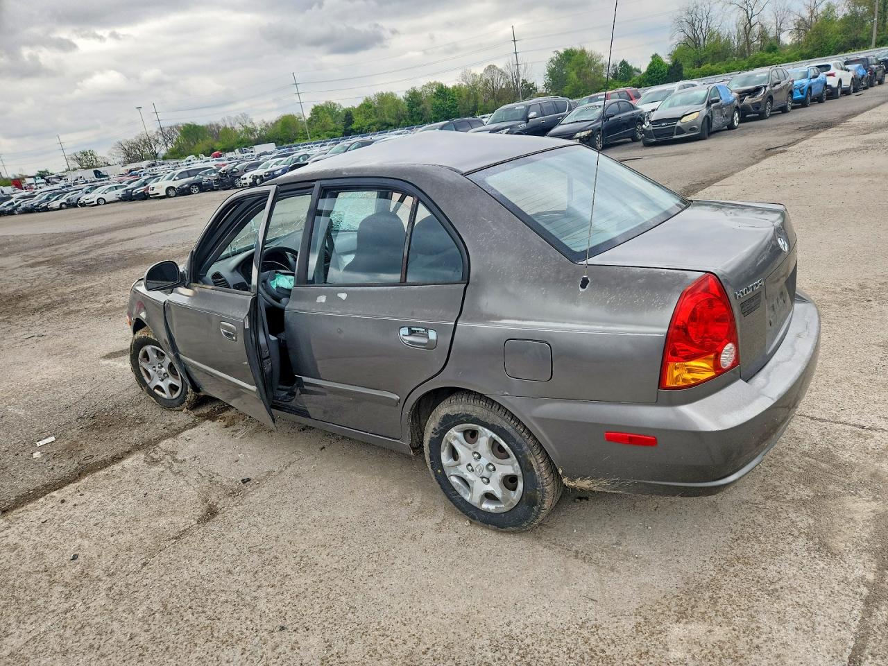 2005 Hyundai Accent Gl Gray vin: KMHCG45C45U613835